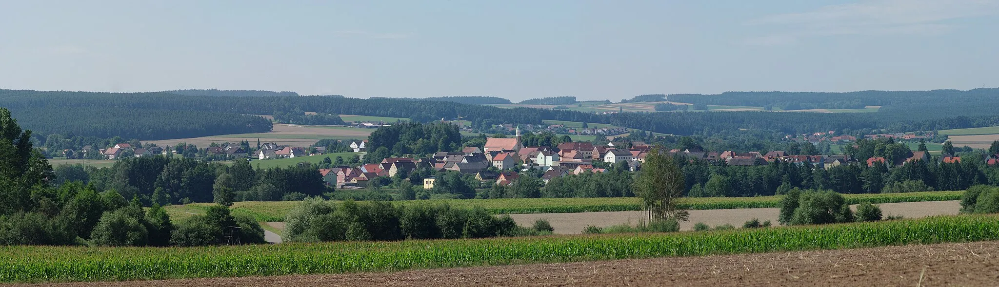 Photo showing: Freihung, Bavaria. Panoramic view from "Rofach", way to Kaltenbrunn
Stitched from 7 images with HUGIN