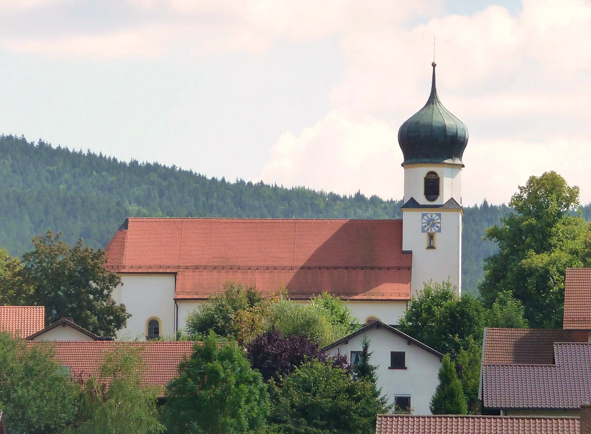 Photo showing: Die Pfarrkirche Hl. Dreifaltigkeit in Grafenwiesen