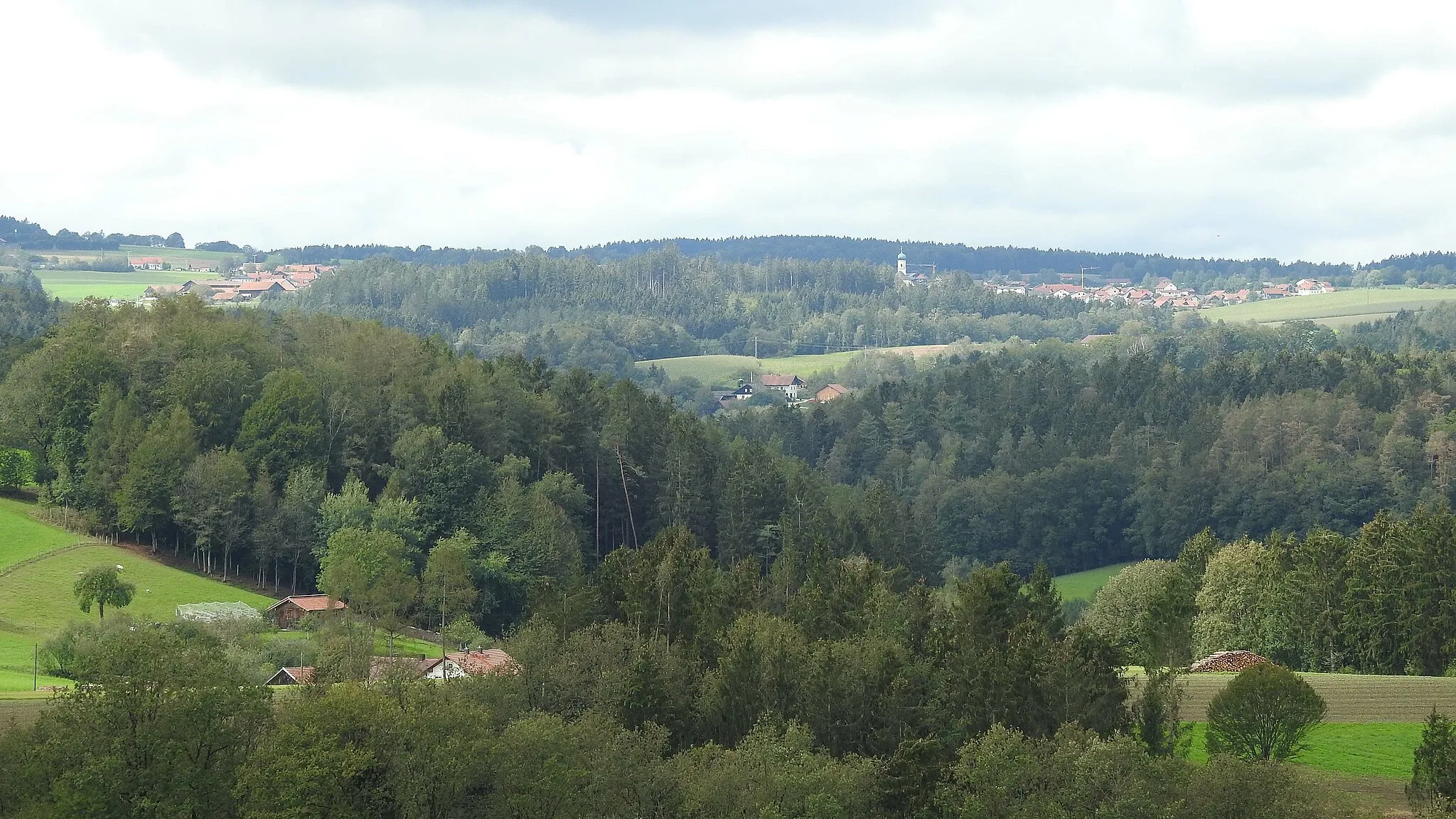 Photo showing: Michelsneukirchen (rechts oben) im Falkensteiner Vorwald