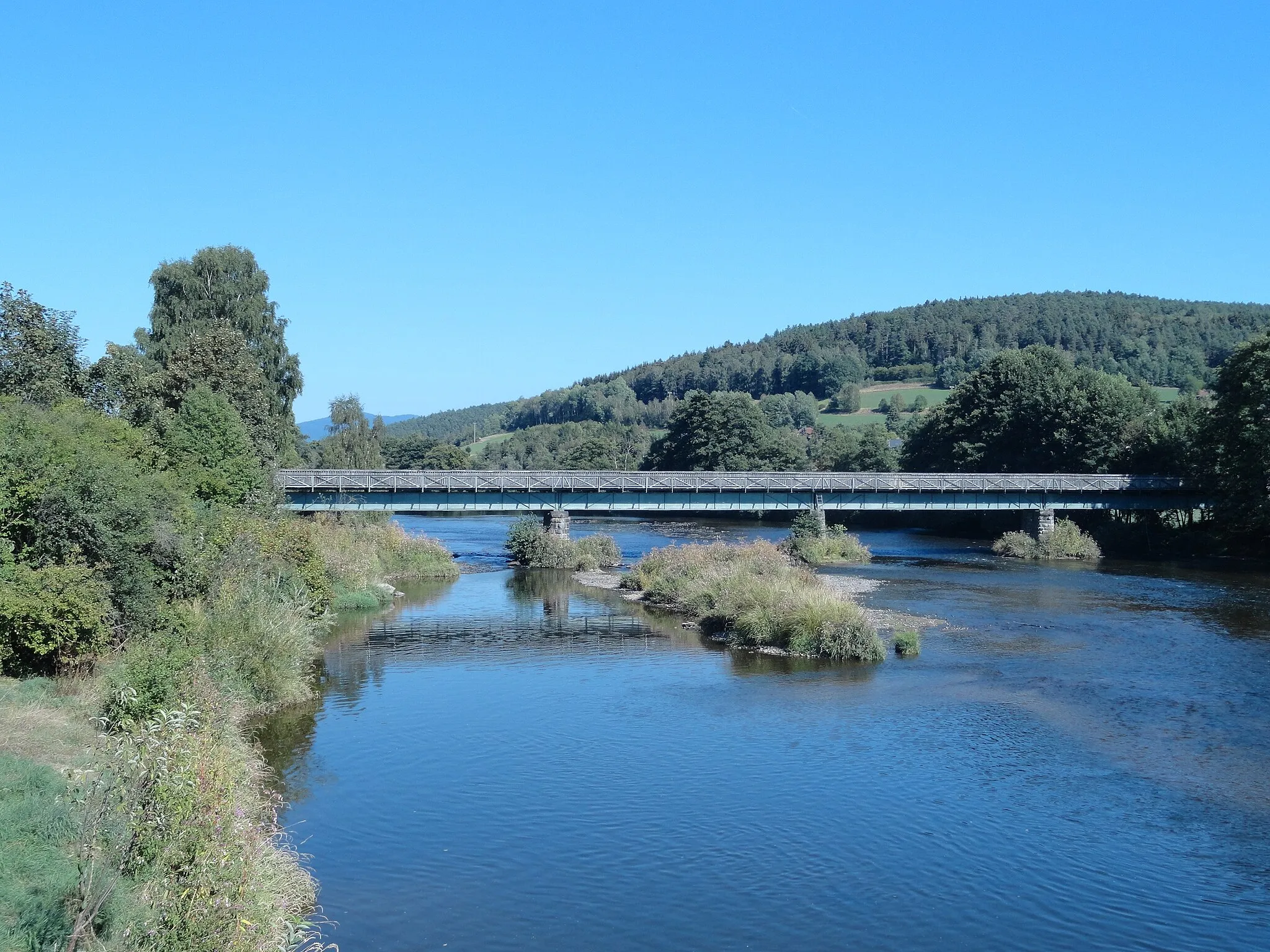 Photo showing: ehemalige Bahnbrücke über den Regen in Miltach; Blick von der Bahnhofstraße nach Osten