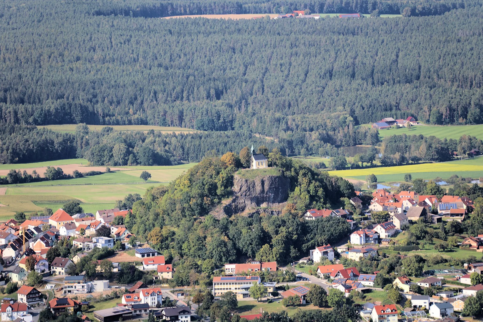 Photo showing: Basaltkegel in Parkstein, Landkreis Neustadt an der Waldnaab, Oberpfalz, Bayern