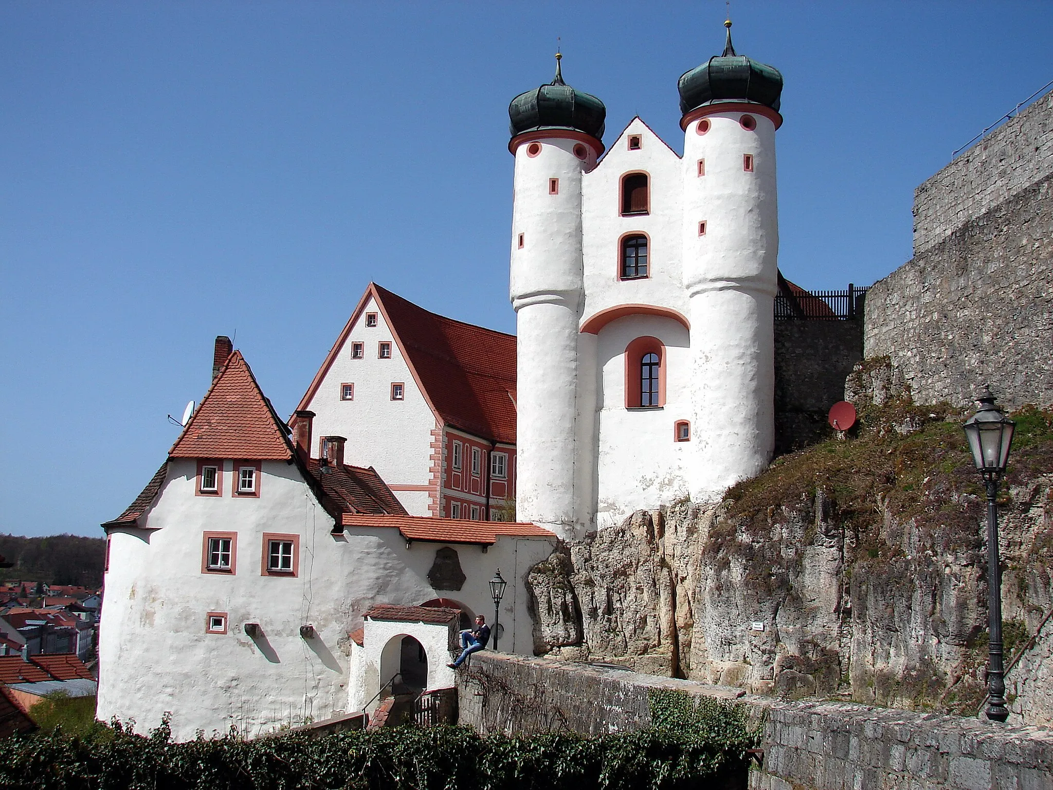 Photo showing: Die Burg Parsberg ist eine Höhenburg auf 550 m ü. NN in der Stadt Parsberg im Landkreis Neumarkt in der Oberpfalz in Bayern.