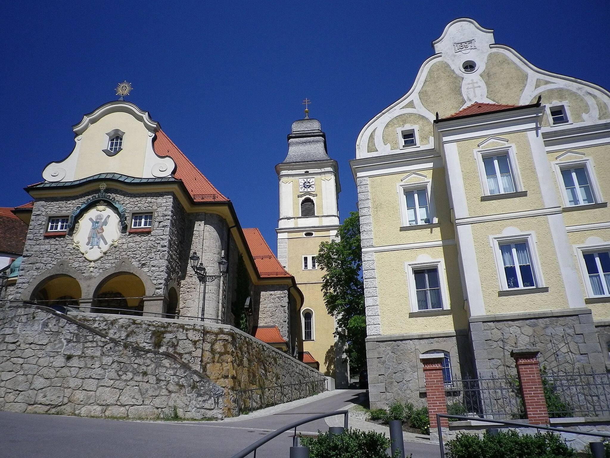 Photo showing: Kirche Sankt Andreas und katholisches Pfarrhaus