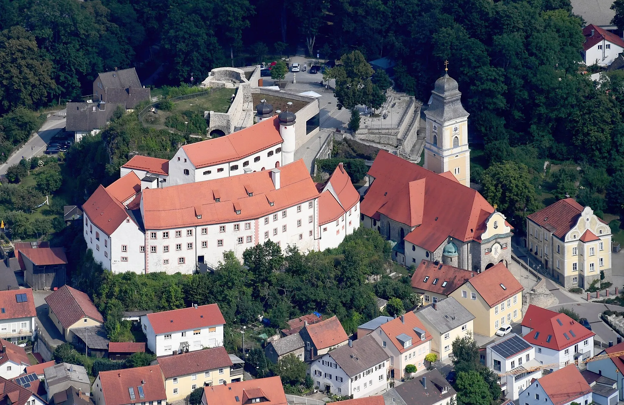 Photo showing: Aerial image of the Burg Parsberg (view from the west)