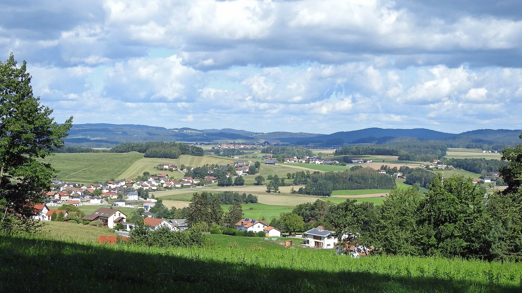 Photo showing: Blick vom Chamer Weinberg nach Pemfling