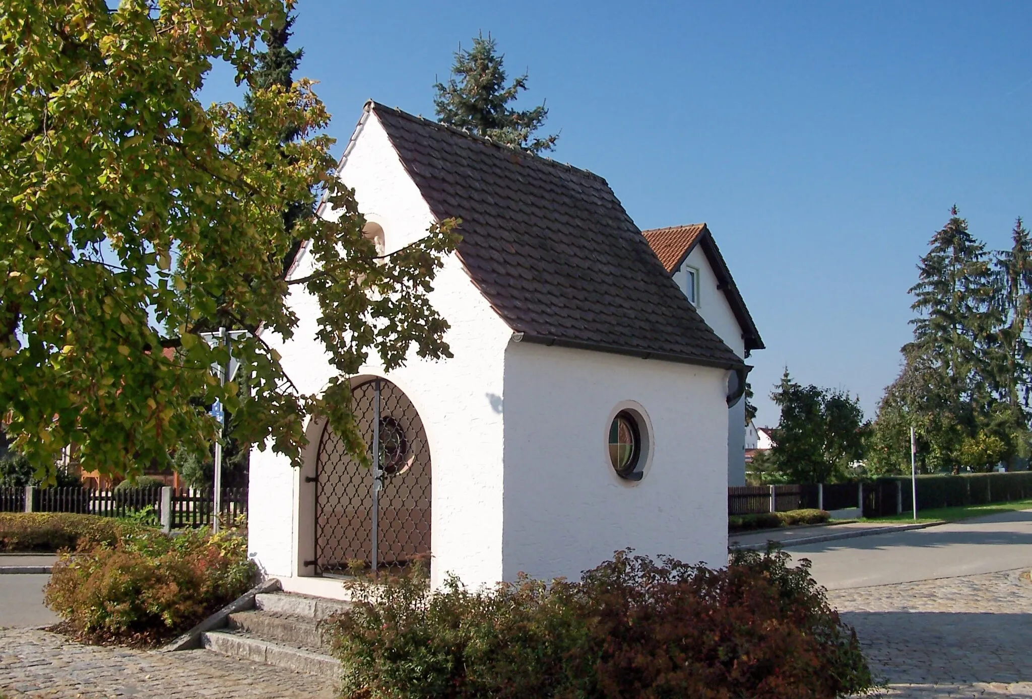 Photo showing: Pfellkofen, Dorfkapelle. Historische Ausstattung, Geißelheiland, 2. Viertel 18. Jahrhundert; in Kapellen-Neubau.