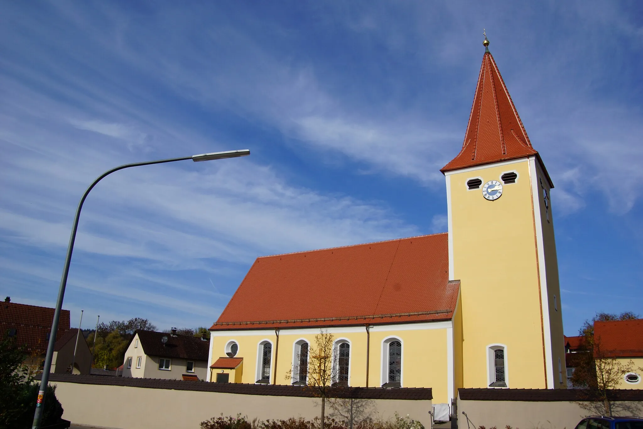 Photo showing: Die katholische Pfarrkirche St. Peter und Paul in Pilsach bei Neumarkt in der Oberpfalz: