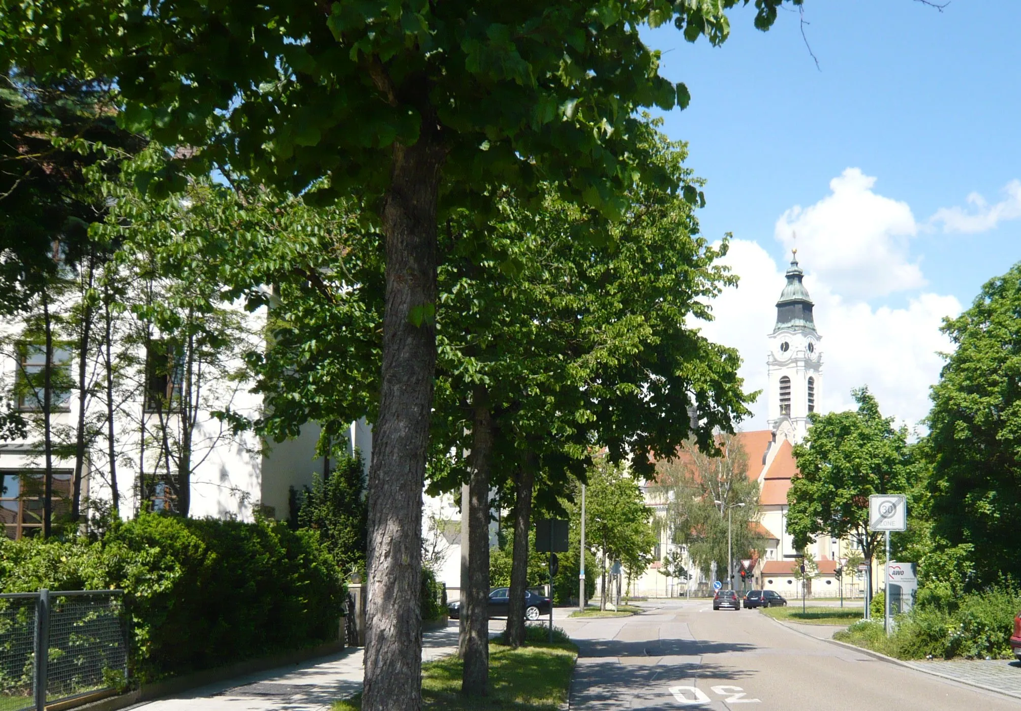 Photo showing: Ortsbild Reinhausen mit der neobarocken Pfarrkirche St. Josef