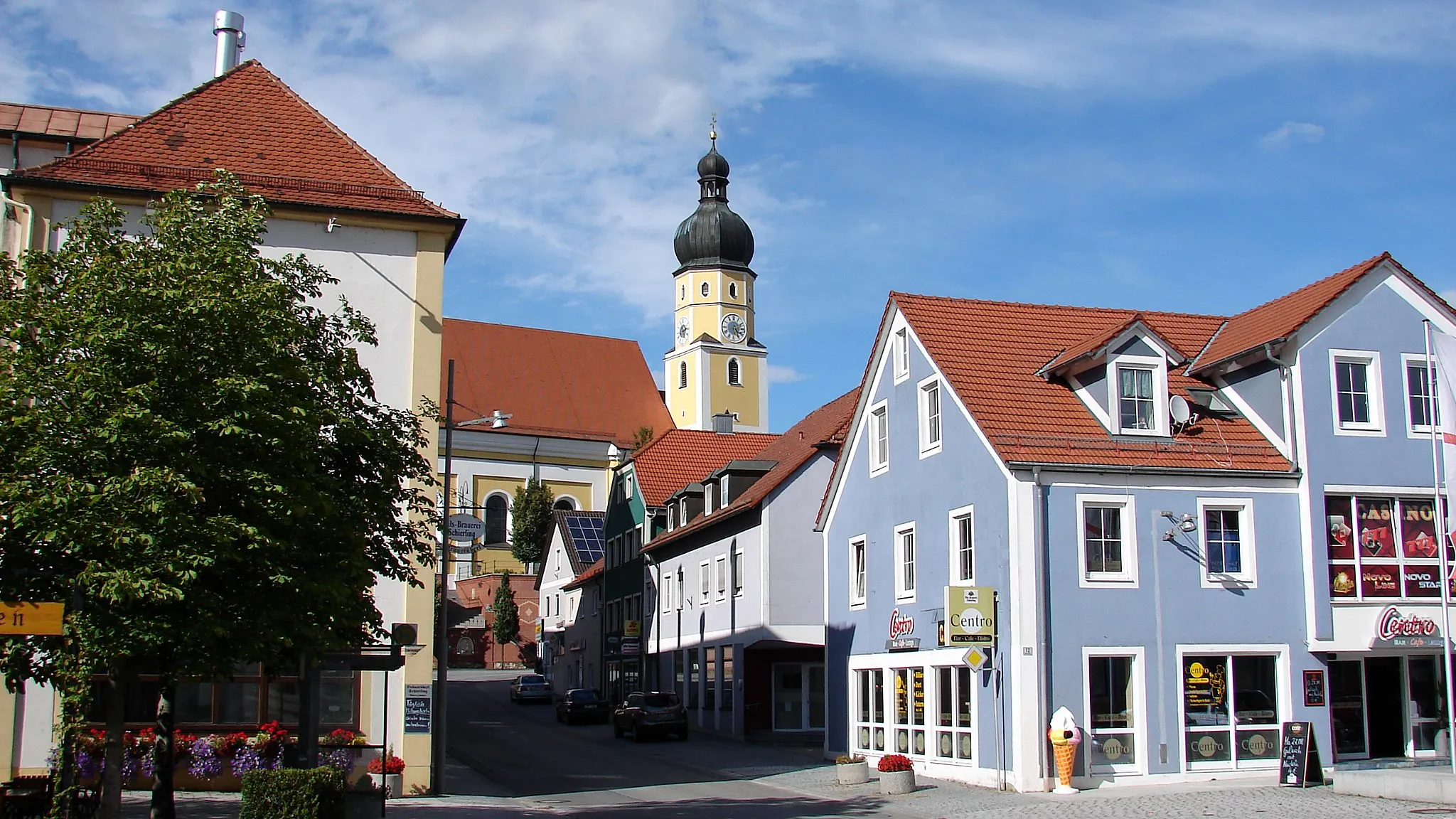 Photo showing: Rathausplatz mit Pfarrkirche