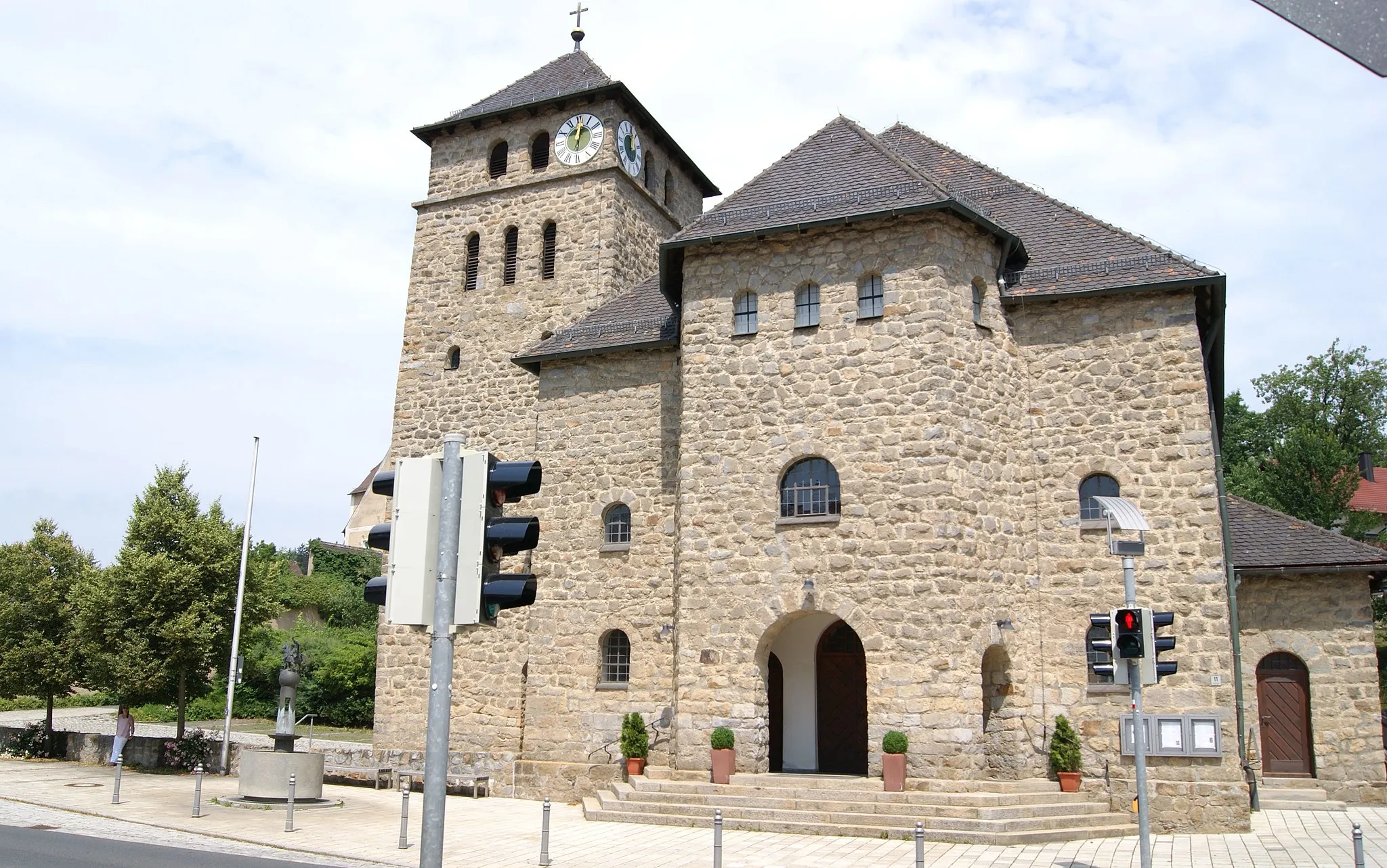 Photo showing: Waffenbrunn, District Cham, Germany. Catholic Parish of the Assumption on the main road.