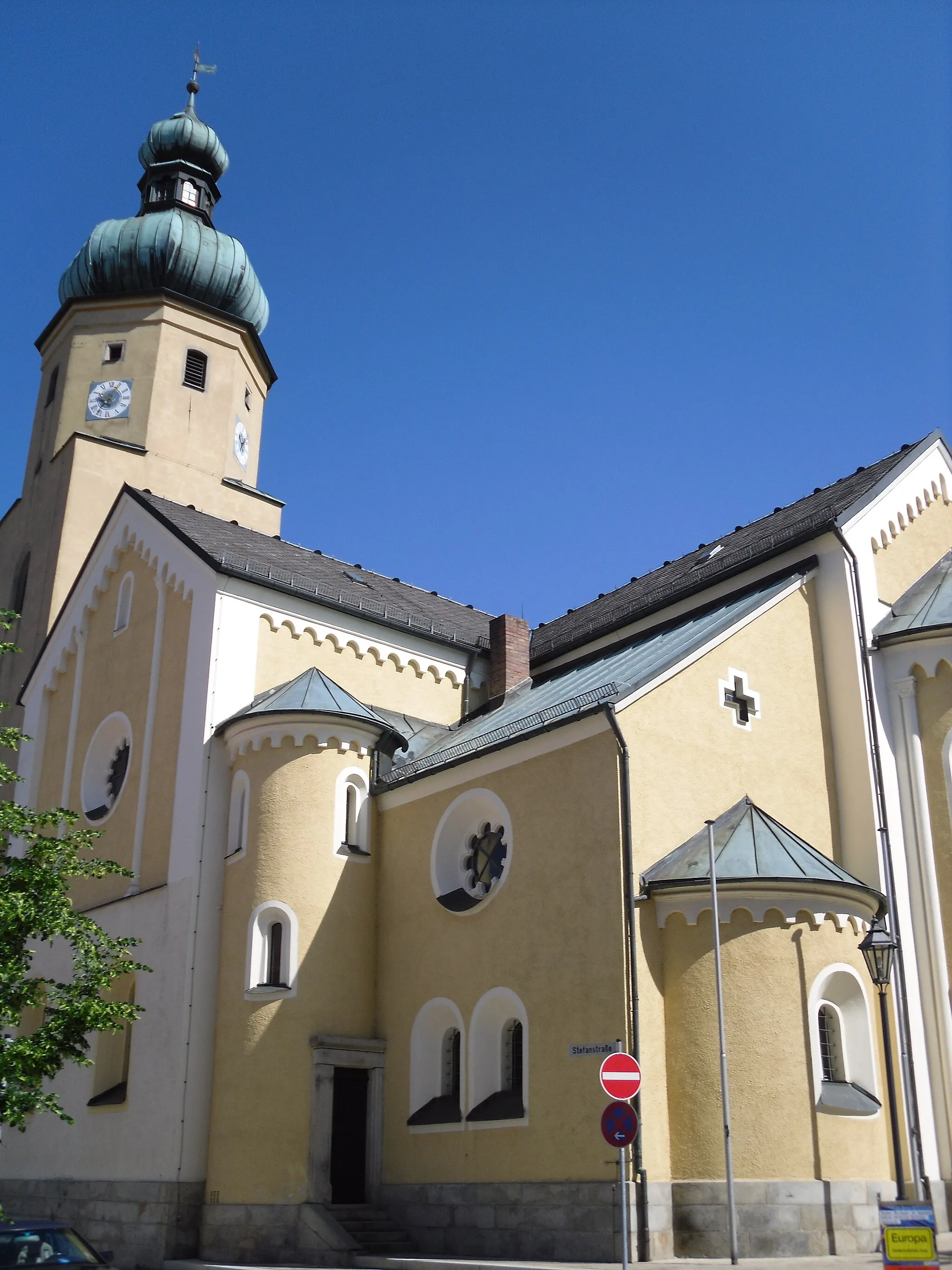 Photo showing: Katholische Stadtpfarrkirche St. Stephan im Jahr 2009