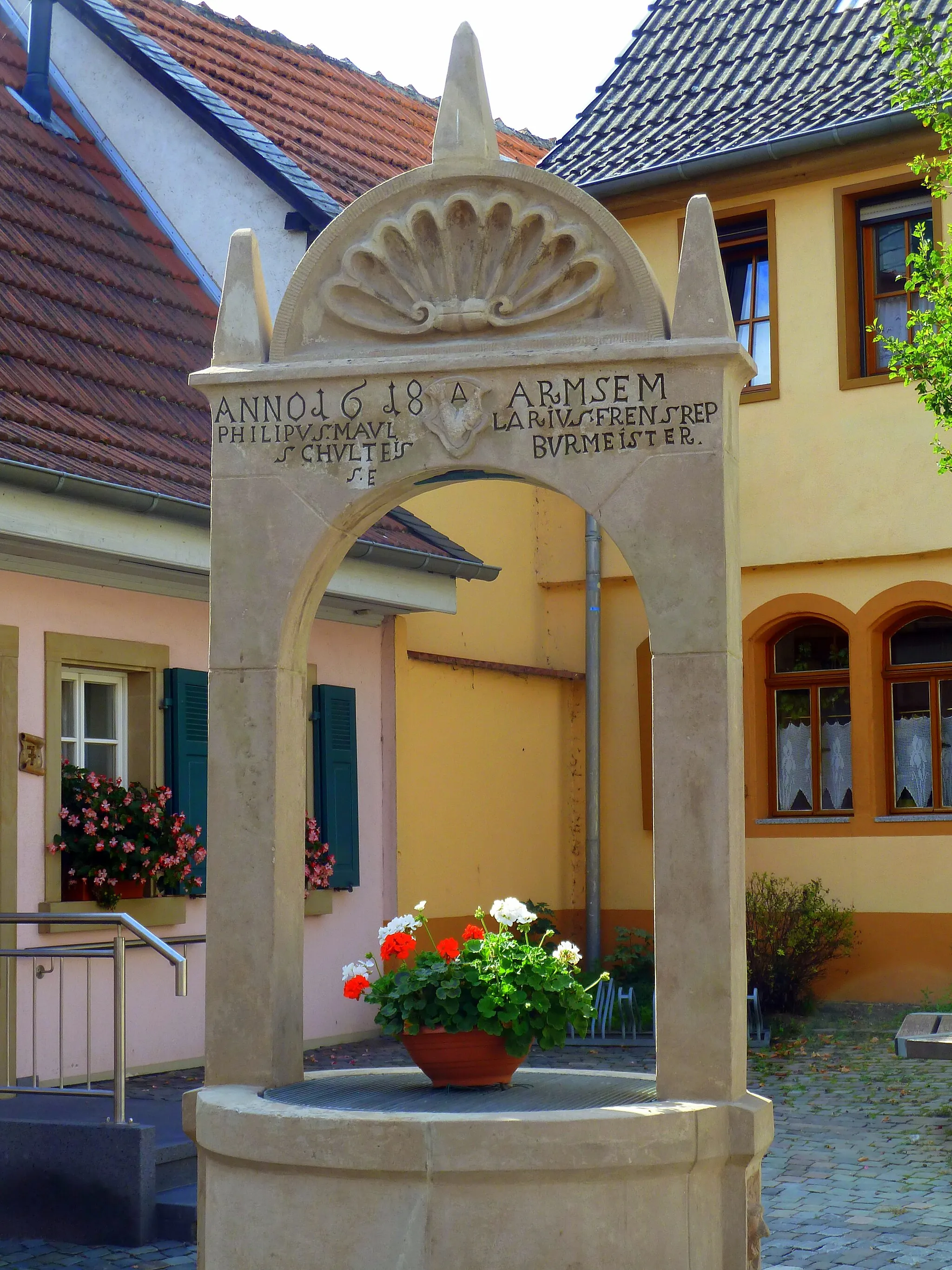 Photo showing: Der Ziehbrunnen in Armsheim wurde 1618 errichtet