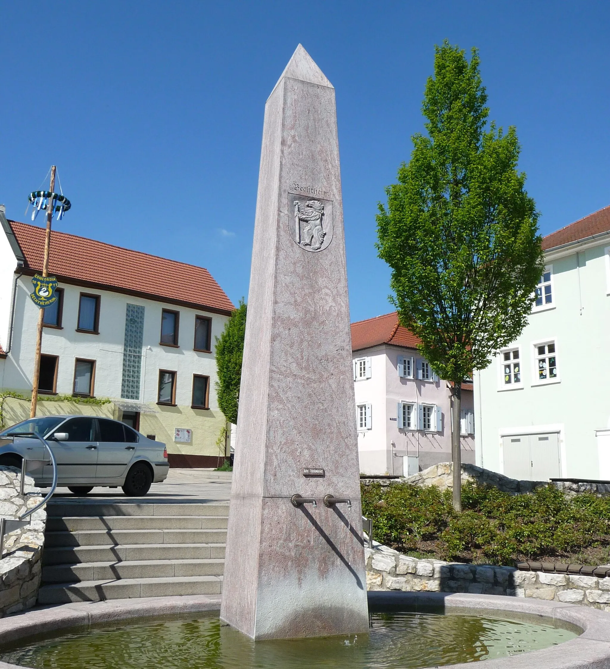 Photo showing: Obelisk am Marktplatz von Bechtheim
