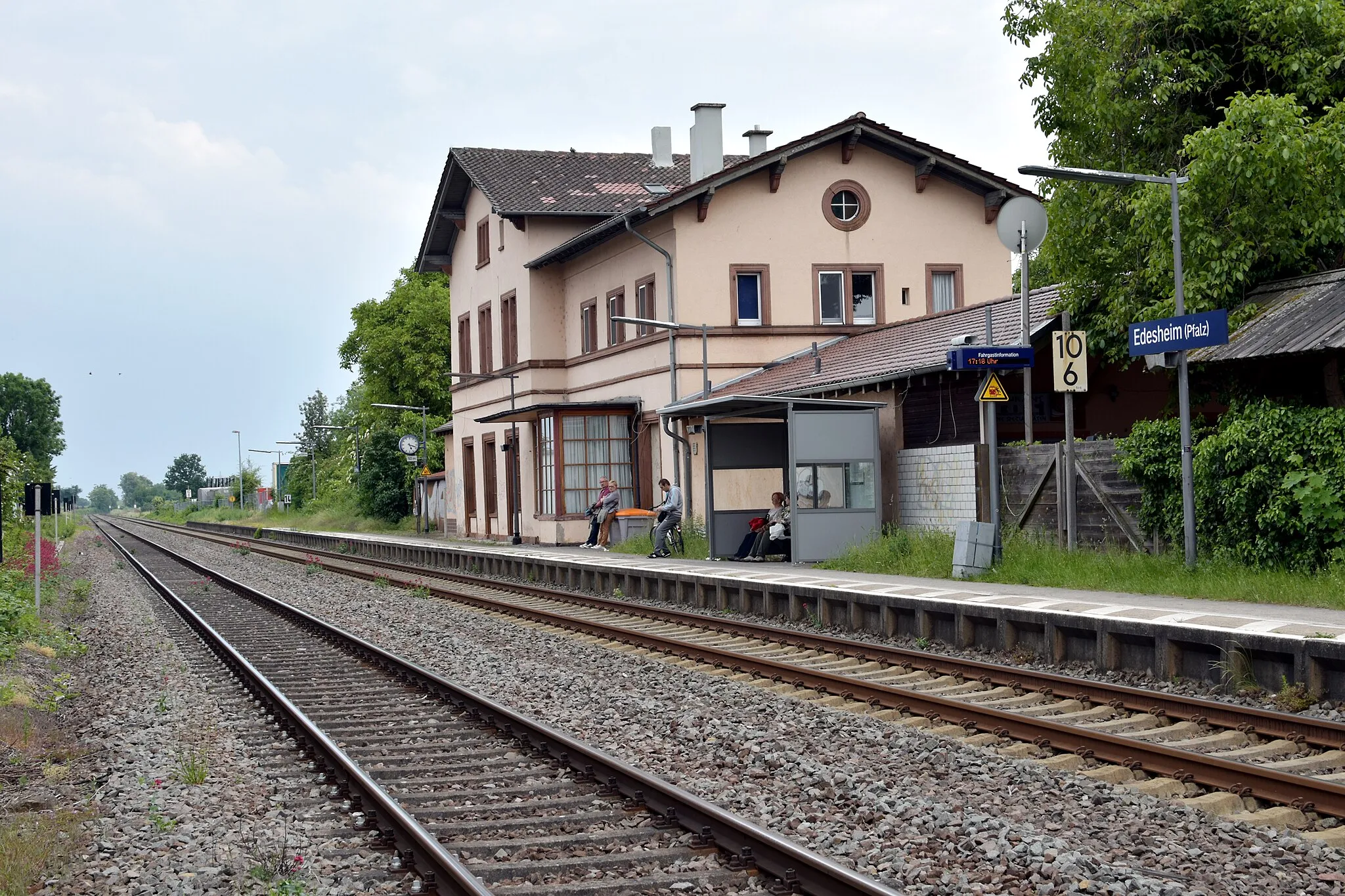 Photo showing: Edesheim Bahnhof