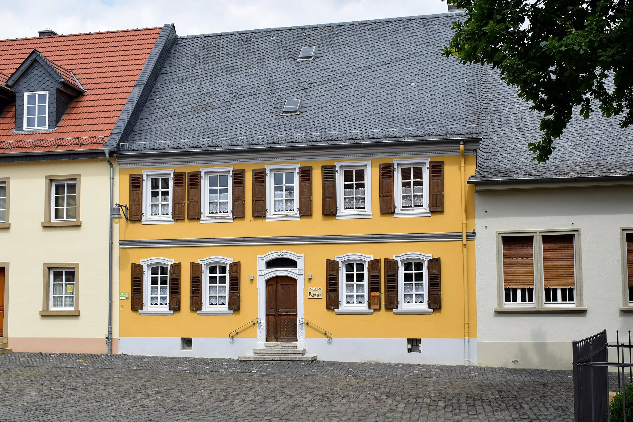 Photo showing: Gau-Bickelheim, Am Römer, boargerhûs