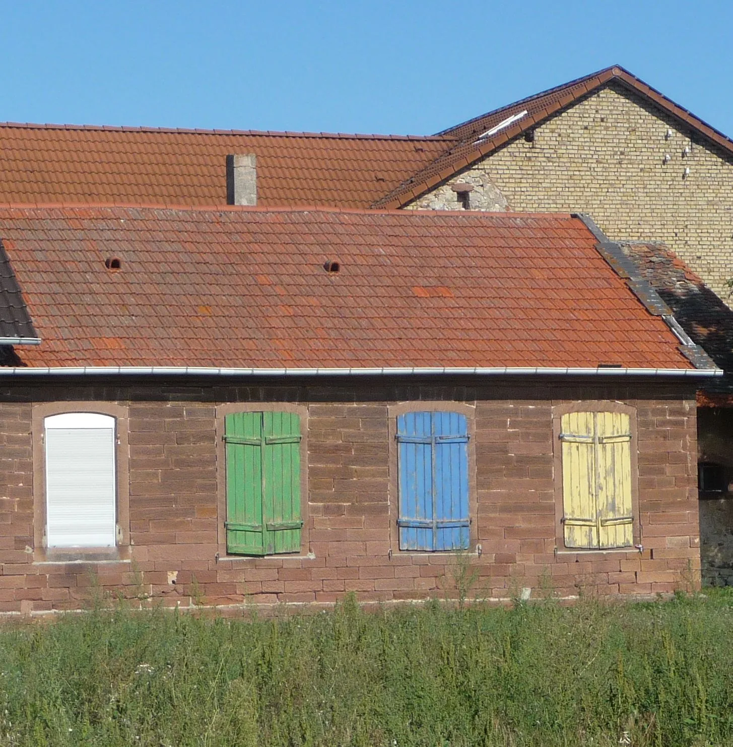 Photo showing: Also, mir gefällt das weiße Fenster am wenigsten.