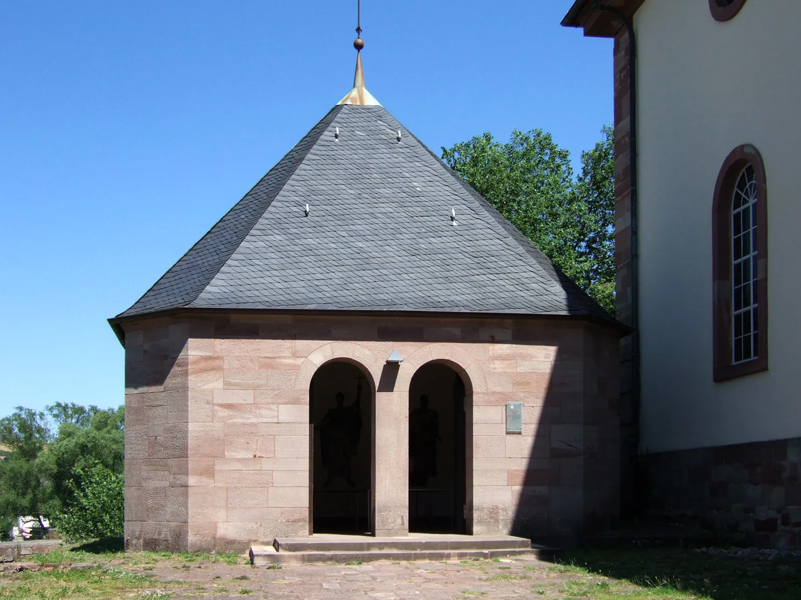 Photo showing: Ursprüngliche Grabstätte des Heiligen Pirminius, Kloster Hornbach, Pfalz