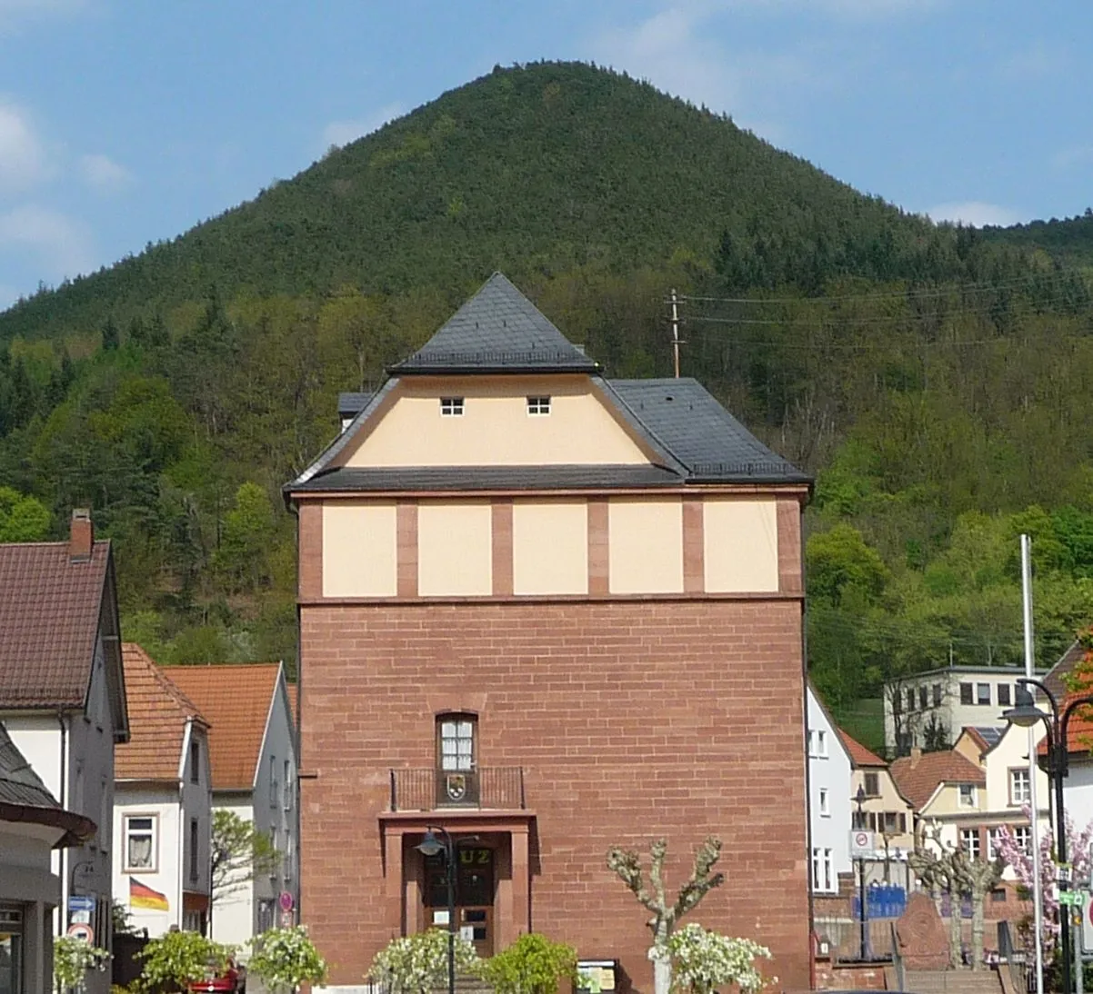 Photo showing: Jugendzentrum - ehemals Schule