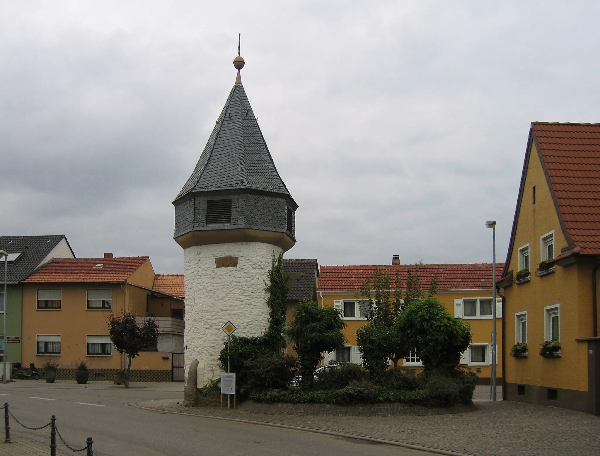 Photo showing: Motiv: Neutorturm in de:Lambsheim
Fotograf: Romantiker
Aufnahmedatum: 26.09.2004 Bildname: Lambsheim Neutorturm.jpg
Bildgröße: 2 592 Pixel x 1 944 Pixel (1 946 885 Bytes)
Lizenz: GNU Freie Dokumentationslizenz