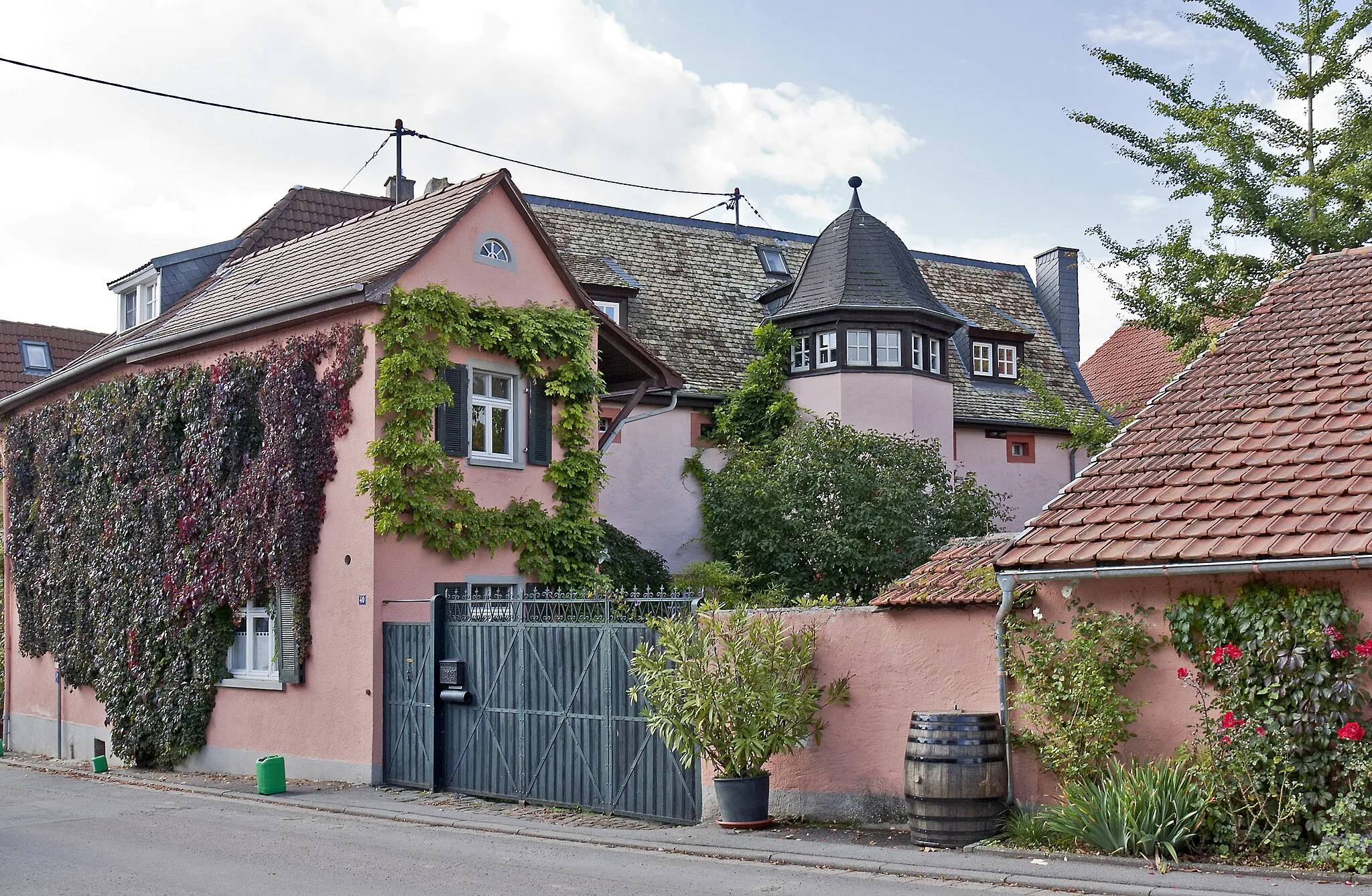 Photo showing: Lörzweiler, ehemaliges Schloss; Südflügel des Renaissancebaus, 1604