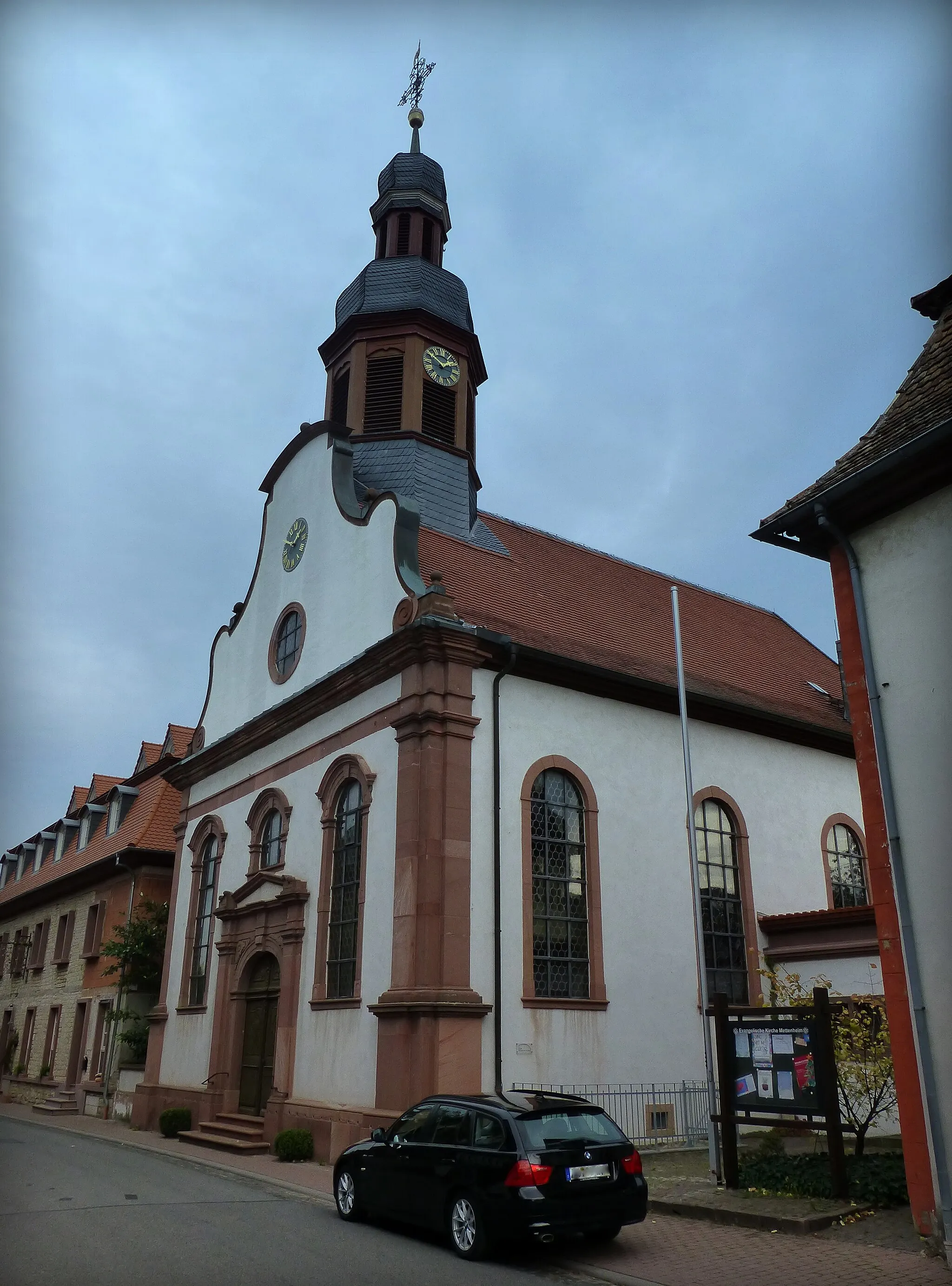 Photo showing: Die Evangelische Pfarrkirche in Mettenheim wurde um 1750 erbaut