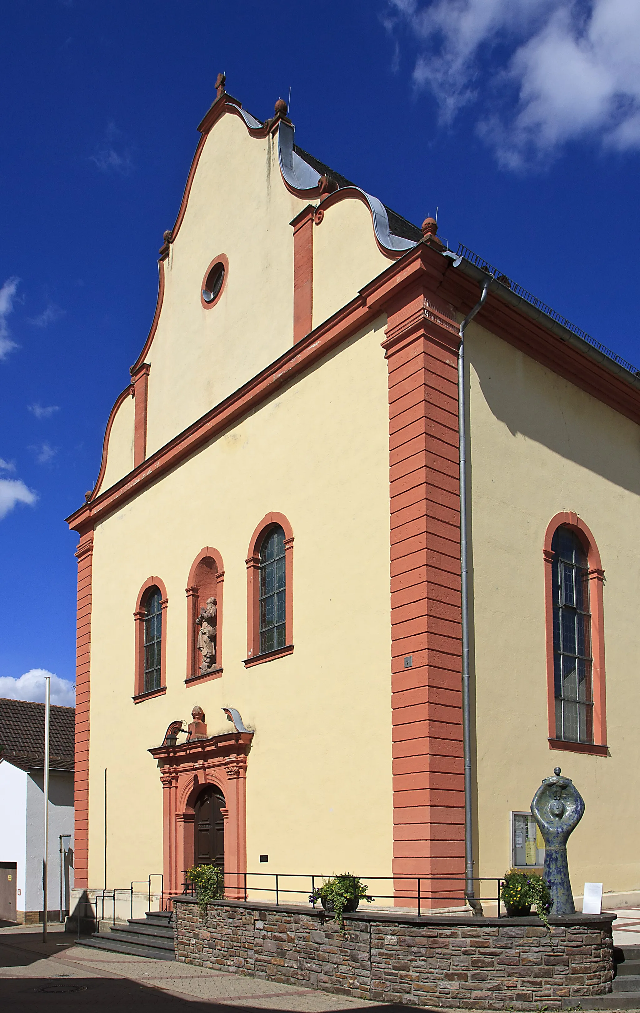 Photo showing: Ockenheim, Katholische Pfarrkirche St. Peter und Paul