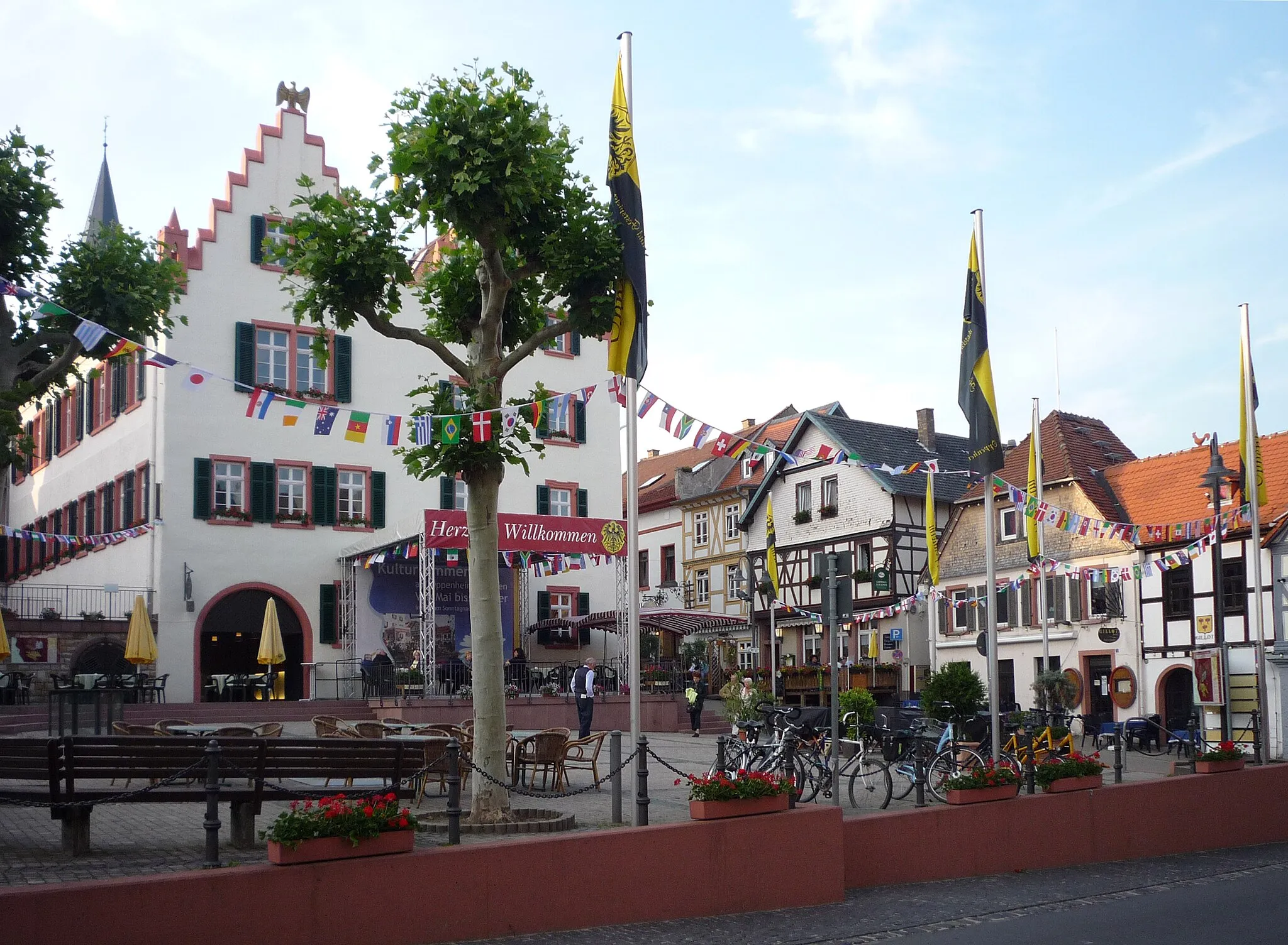 Photo showing: Marktplatz mit Rathaus in Oppenheim