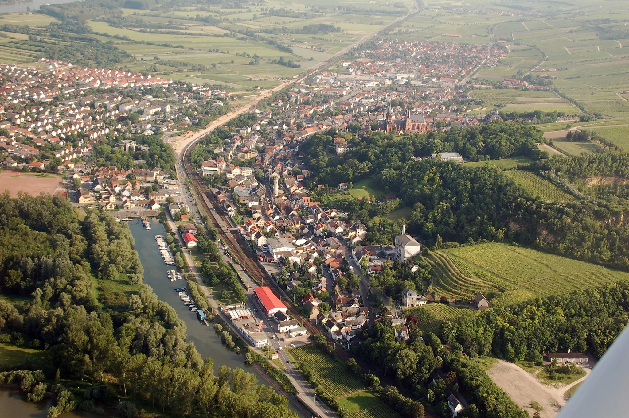 Photo showing: Aerial photograph of Oppenheim, Rhineland-Palatinate, Germany