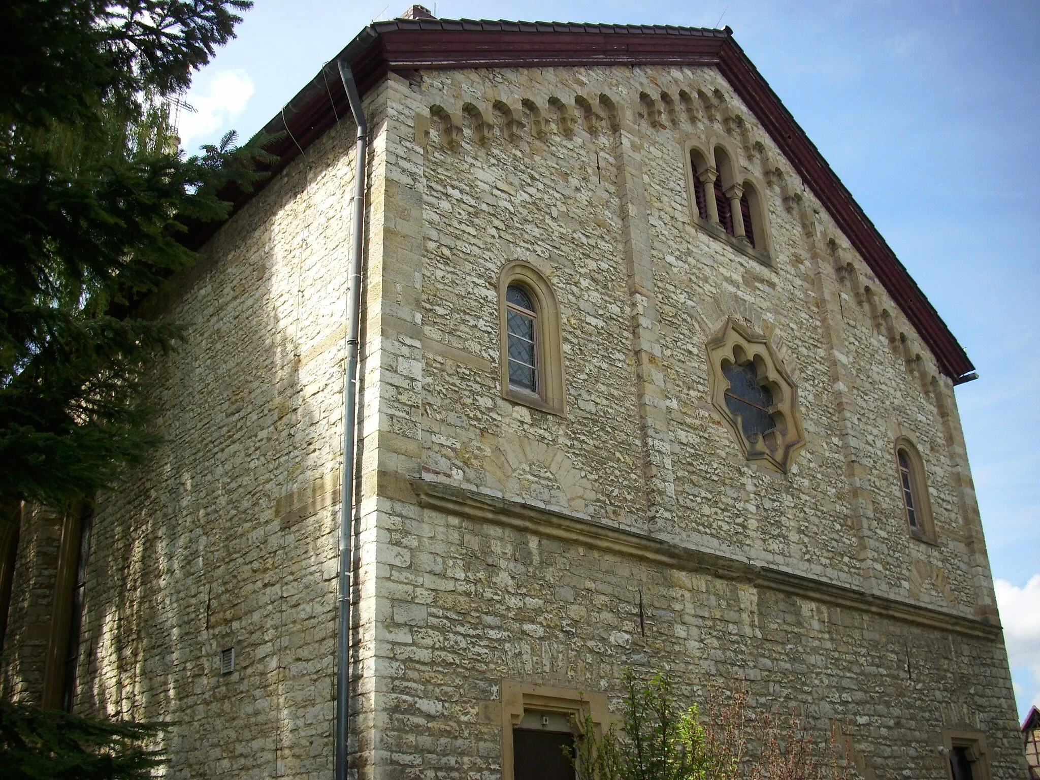 Photo showing: Neuromanischer Kalksteinquadersaal