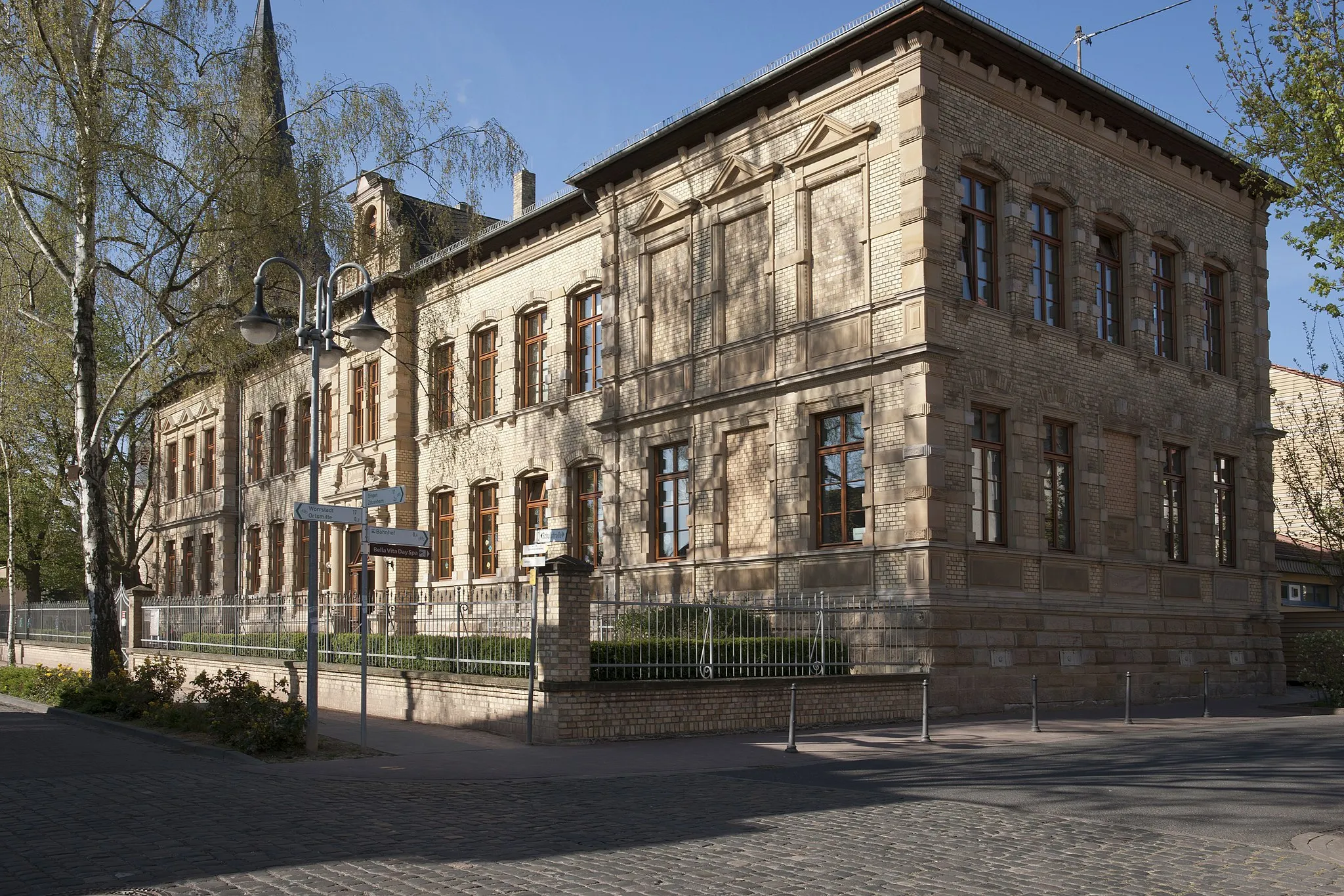 Photo showing: Historische Grundschule in Sprendlingen / Rhh.