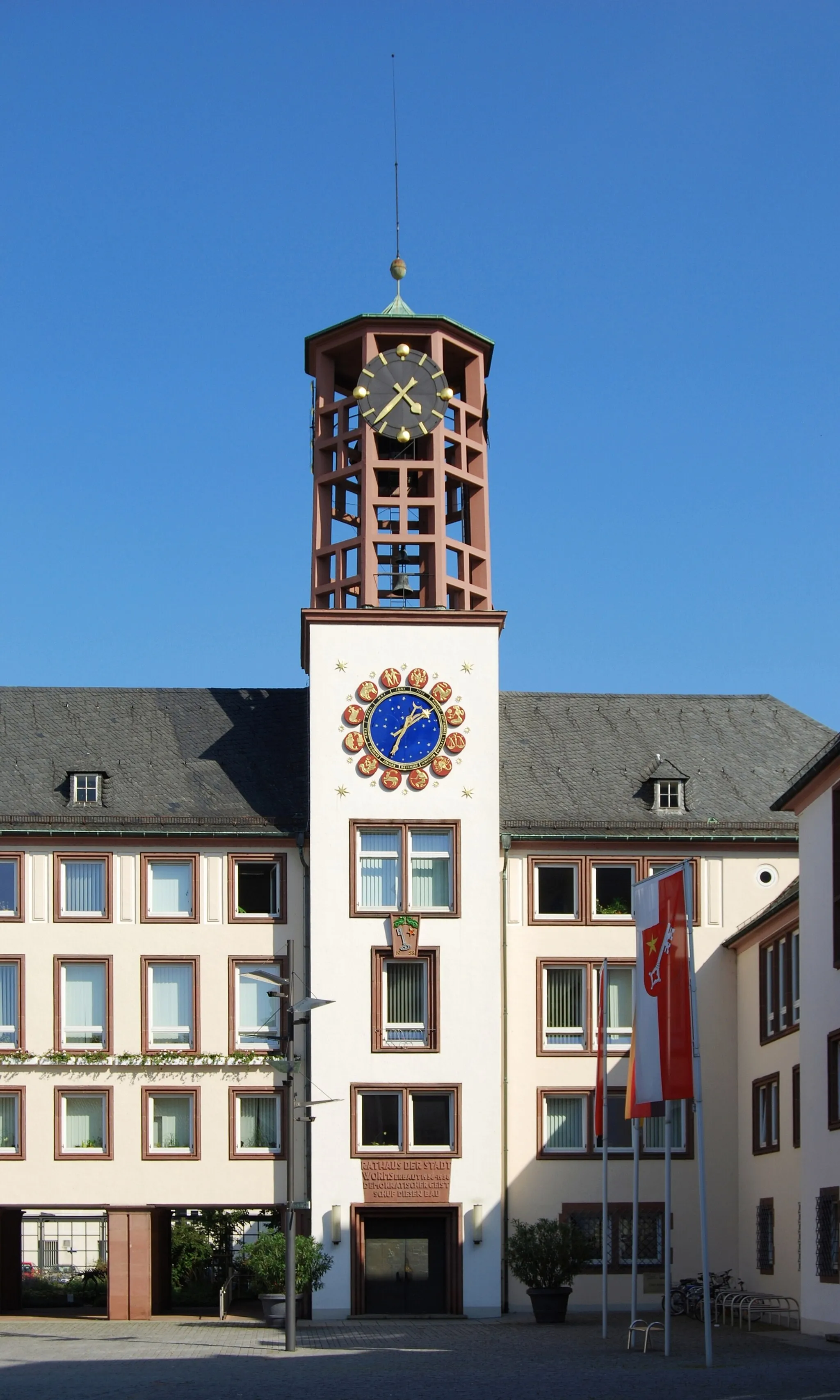 Photo showing: Der Turm des Wormser Rathauses im August 2009.