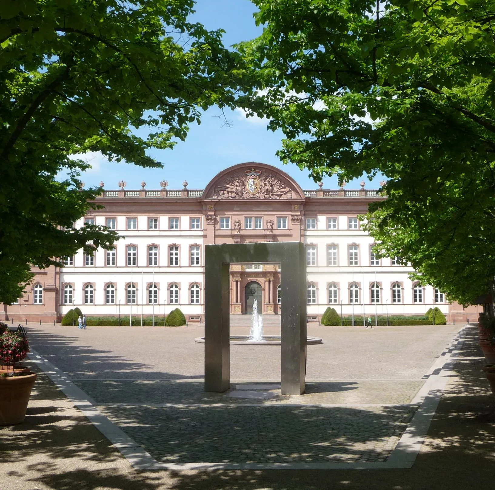 Photo showing: Schlossplatz mit Oberlandesgericht