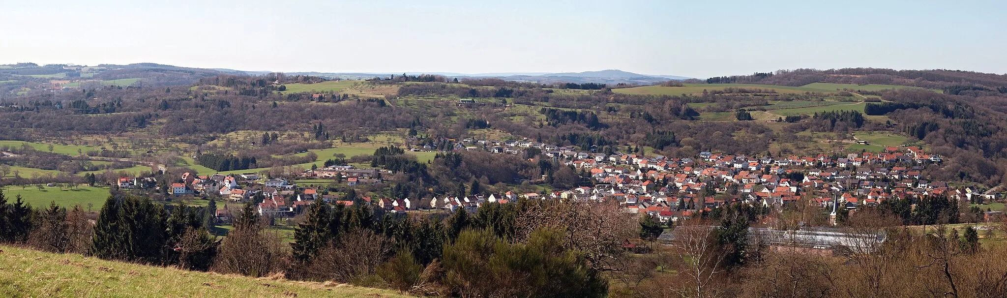 Photo showing: Panorama-Blick auf Hangard vom Wasserberg bzw. Lichtenkopf in richtung Westen.