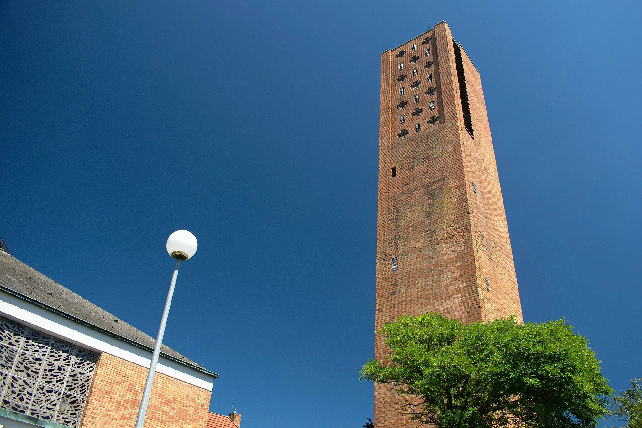 Photo showing: Die Kirche St. Joseph in Kirkel.