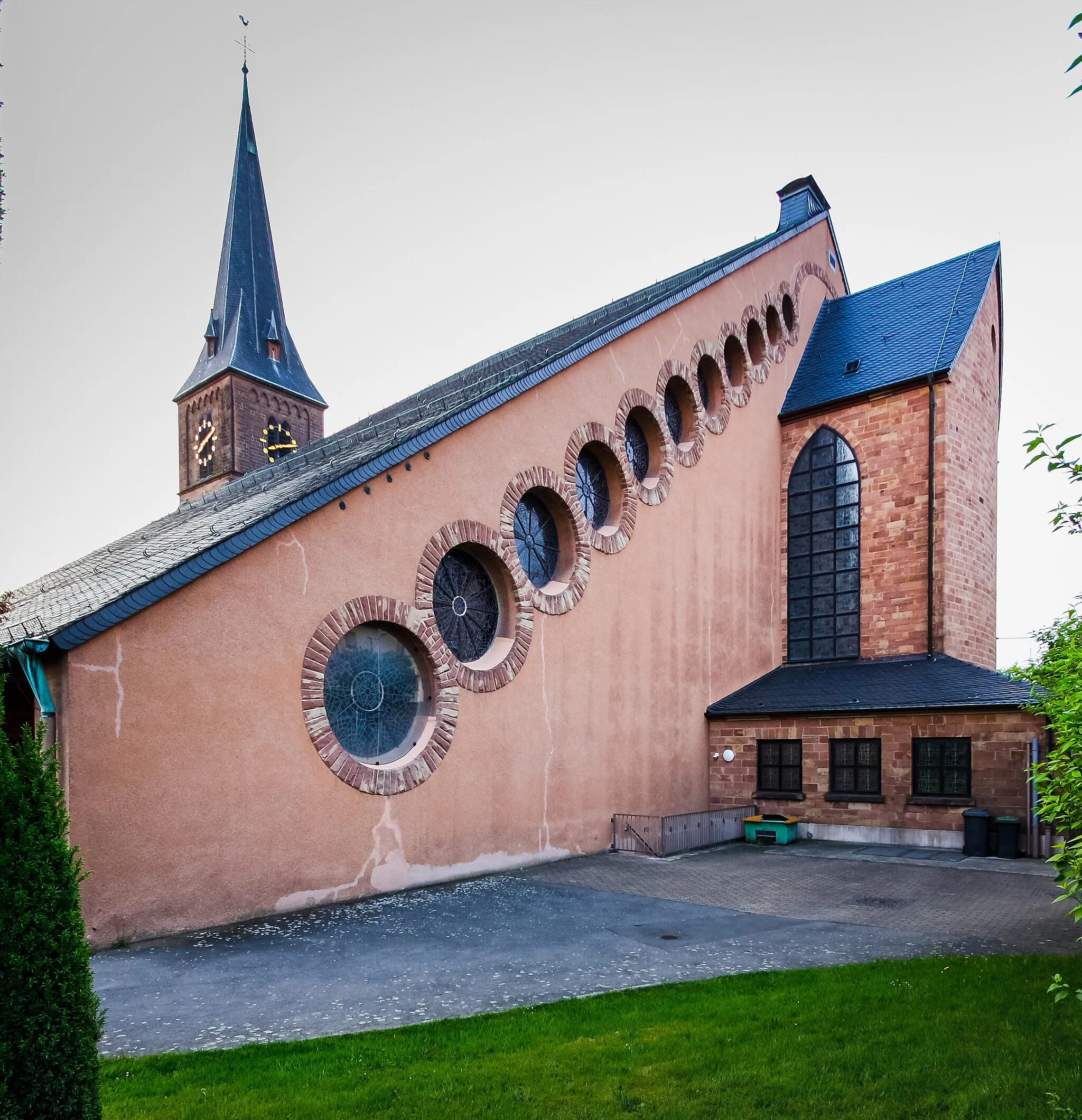 Photo showing: Liebfrauenkirche in Püttlingen, Architekt: Gottfried Böhm, Dominikus Böhm