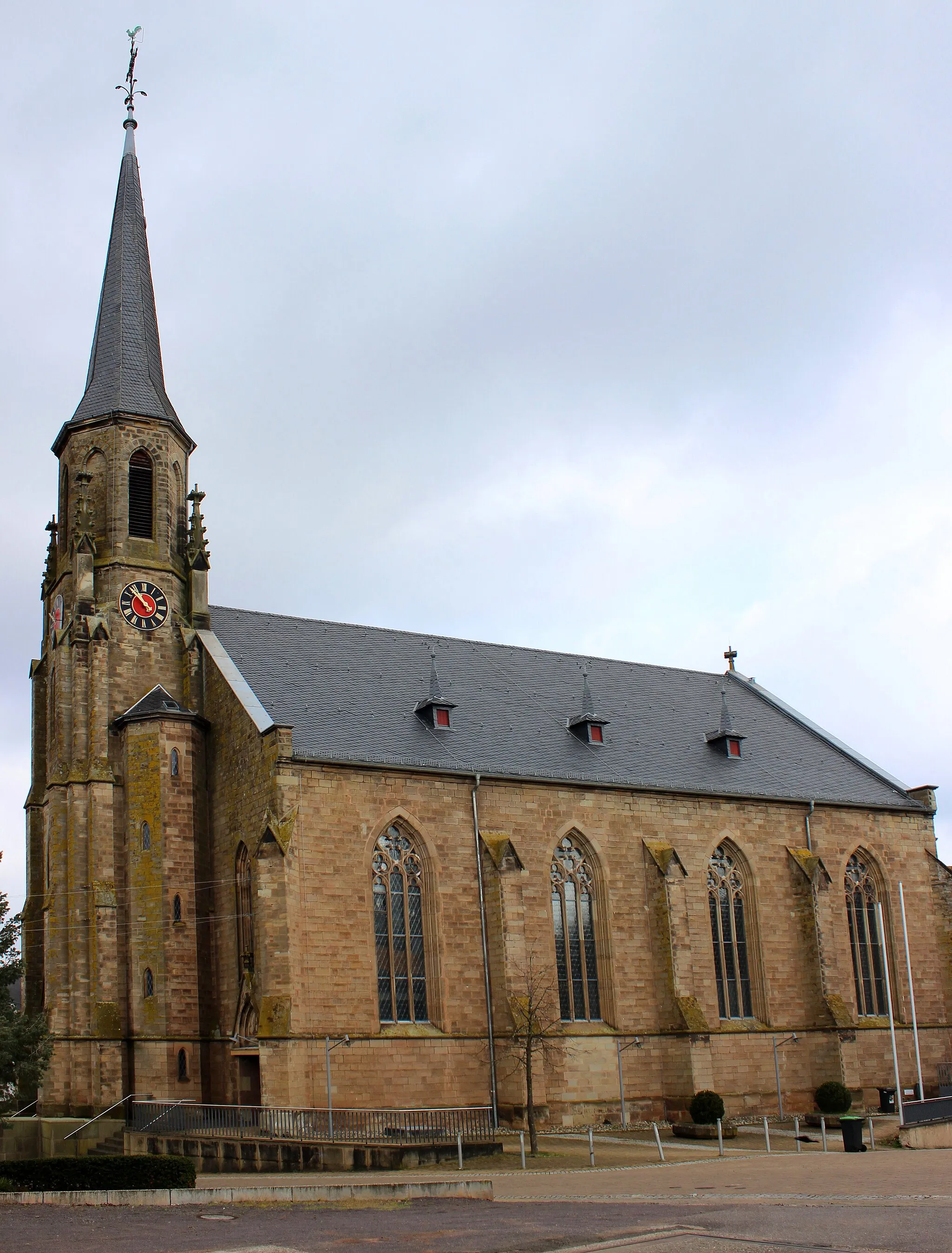 Photo showing: Die katholische Pfarrkirche St. Marien in Reisbach, einem Ortsteil der Gemeinde Saarwellingen, Landkreis Saarlouis, Saarland