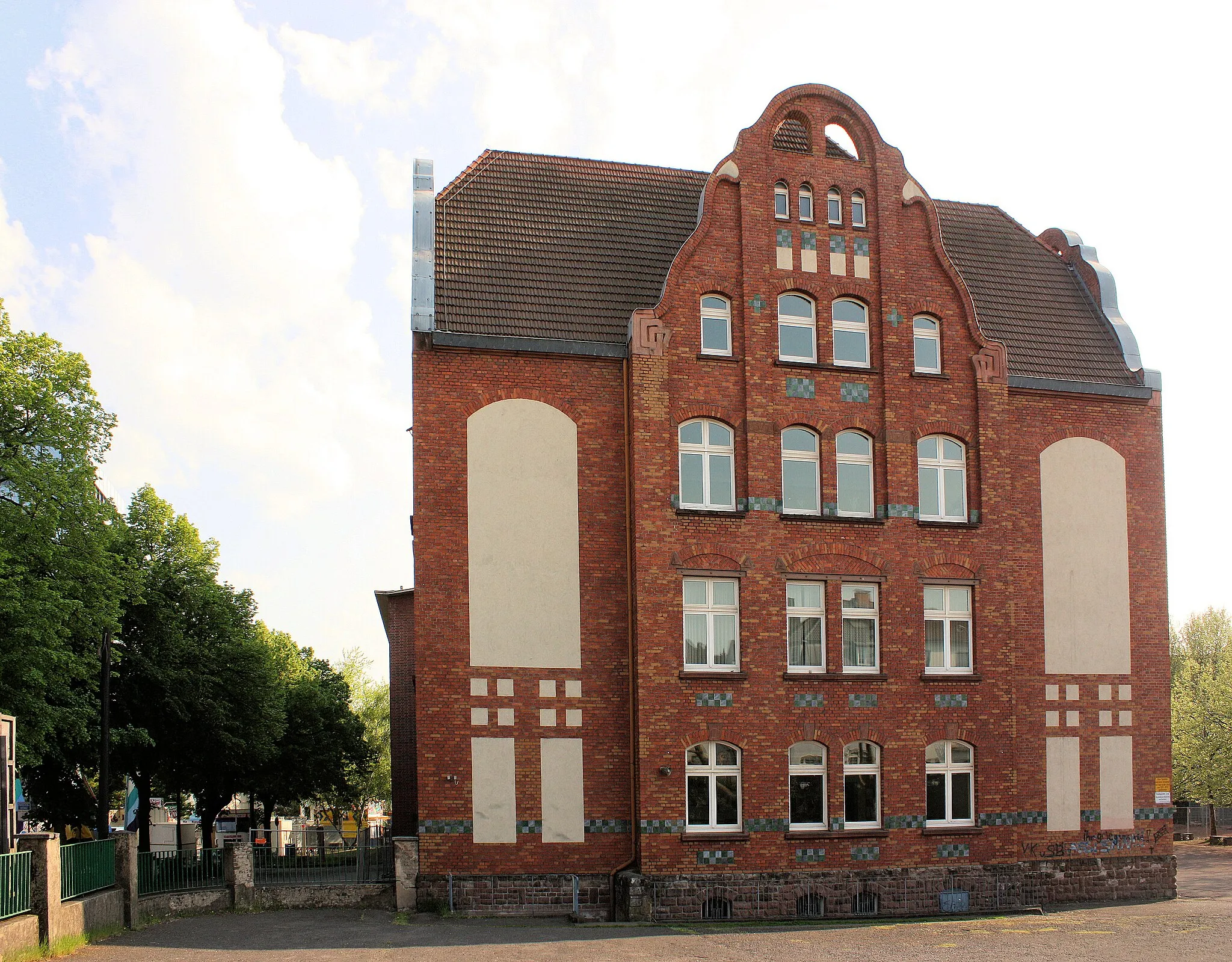 Photo showing: Völklingen, the school "Mühlgewannschule"