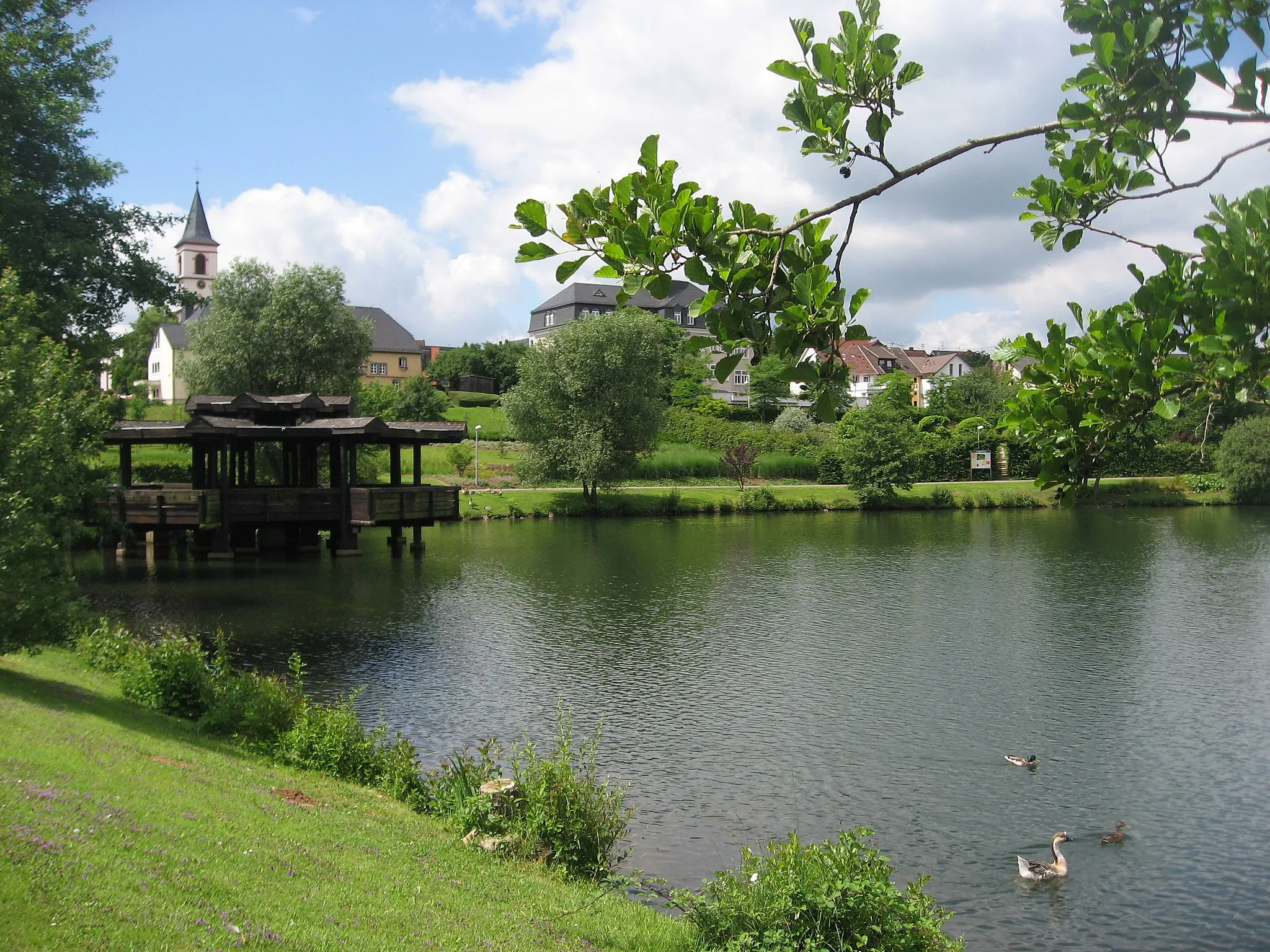 Photo showing: View of the Kurpark Weiskirchen with Pavilion