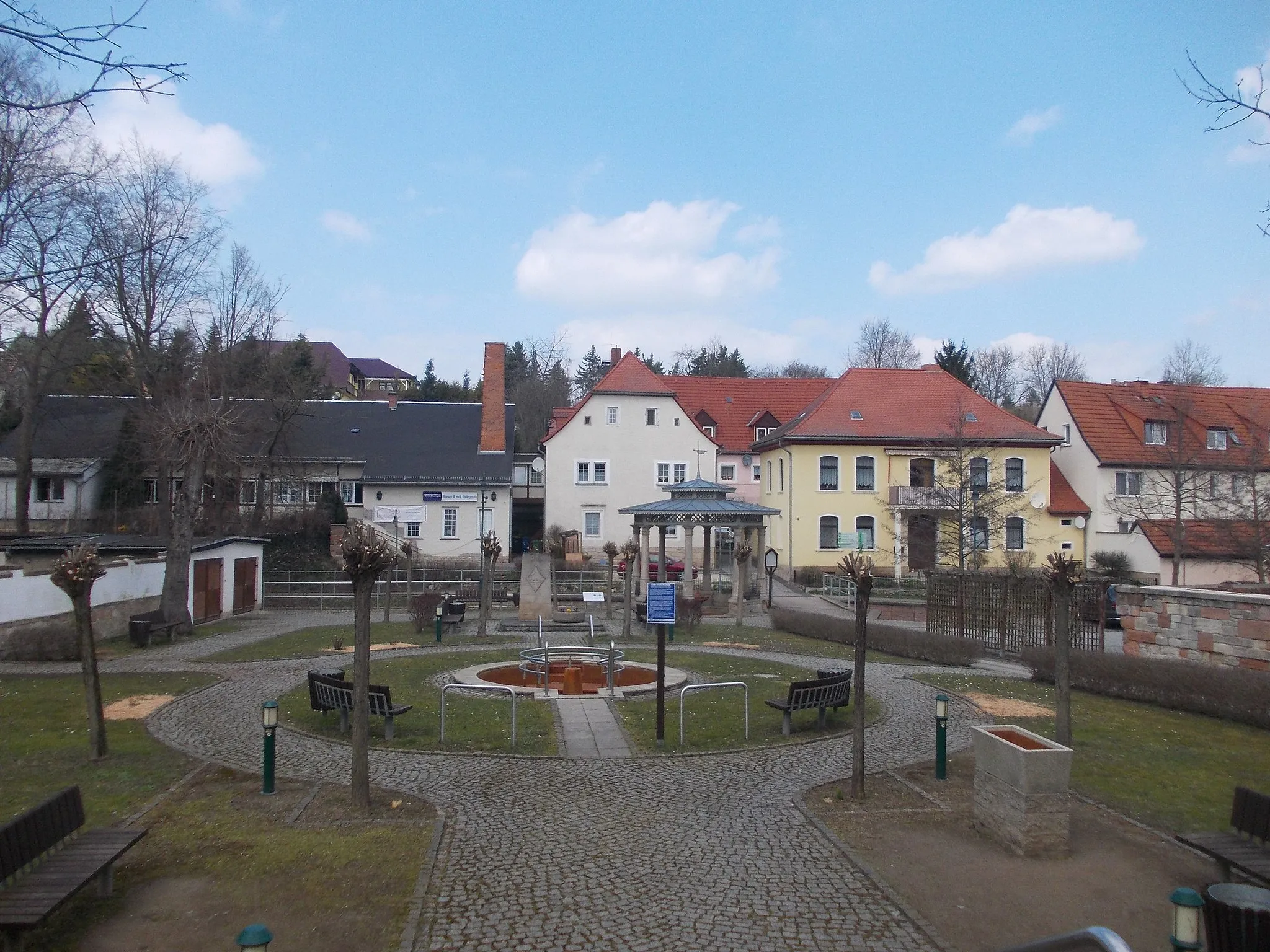 Photo showing: Badeplatz square in Bad Bibra (district: Burgenlandkreis, Saxony-Anhalt)