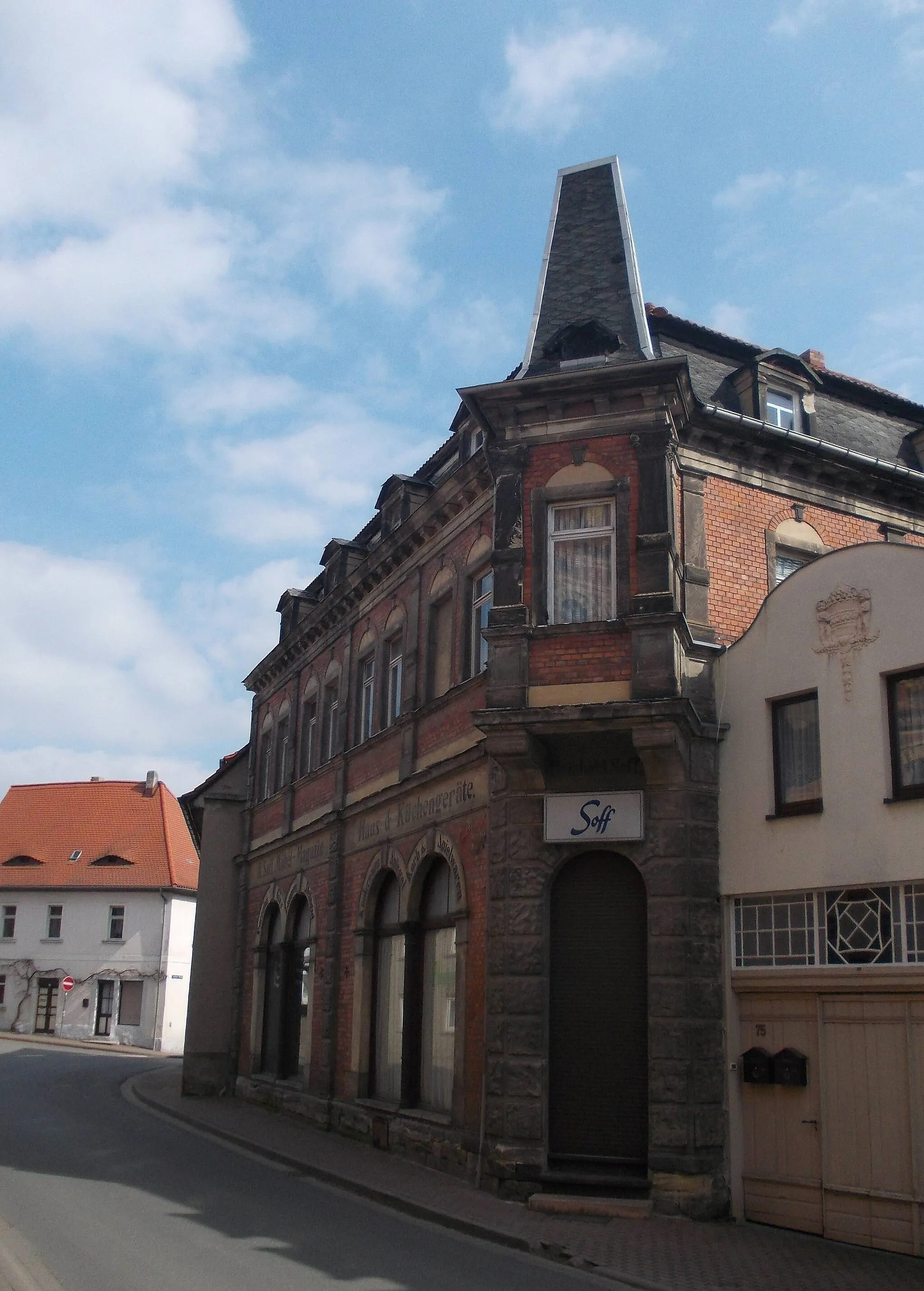 Photo showing: Commercial building, Lauchaer Strasse in Bad Bibra (district: Burgenlandkreis, Saxony-Anhalt)