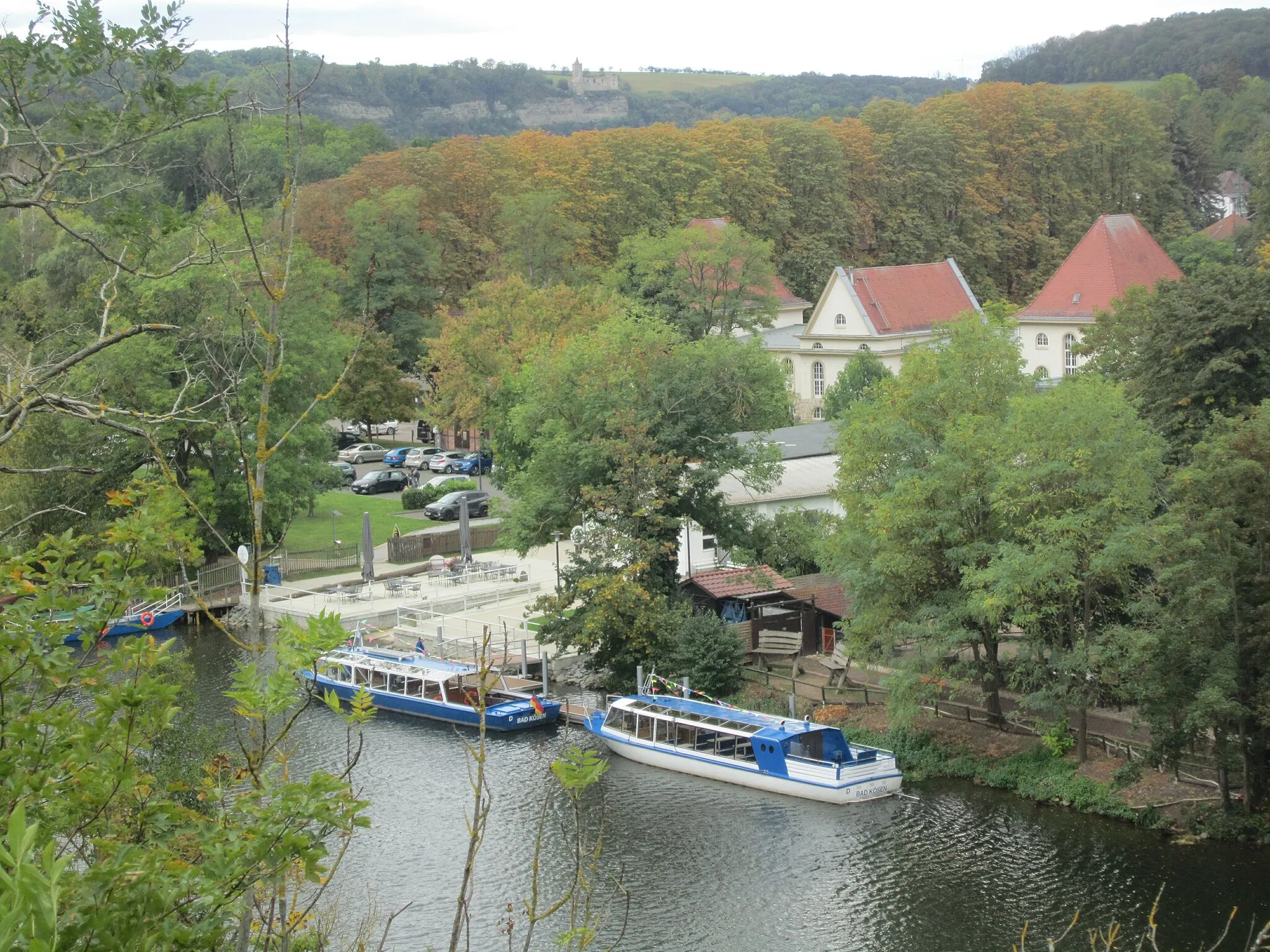 Photo showing: Tour boats Bad Kösen (left) and Rudelsburg (right) on the Saale river in Bad Kösen in October 2020