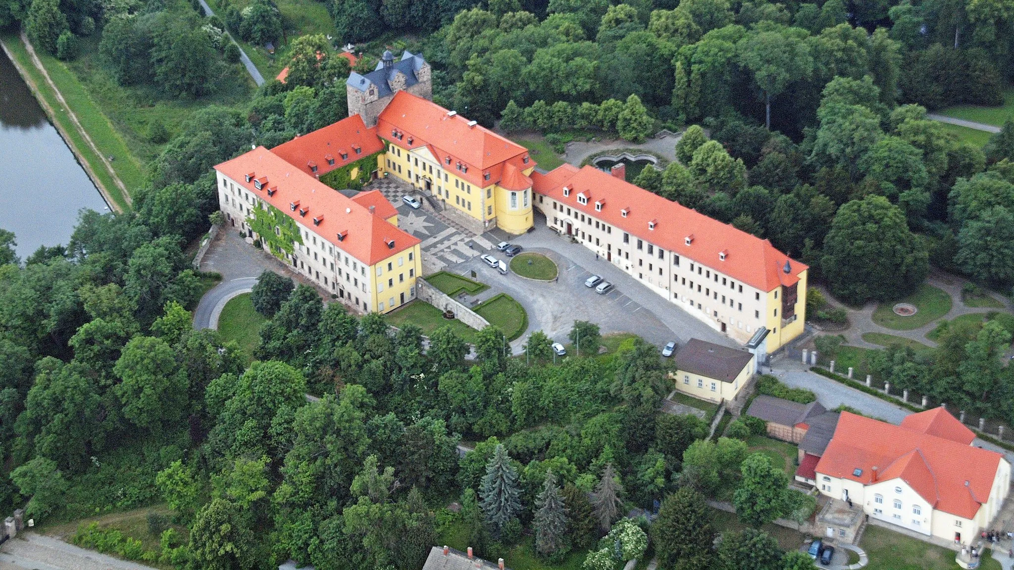 Photo showing: Schloss Ballenstedt, Ballenstedt: Luftaufnahme aus südöstlicher Richtung
