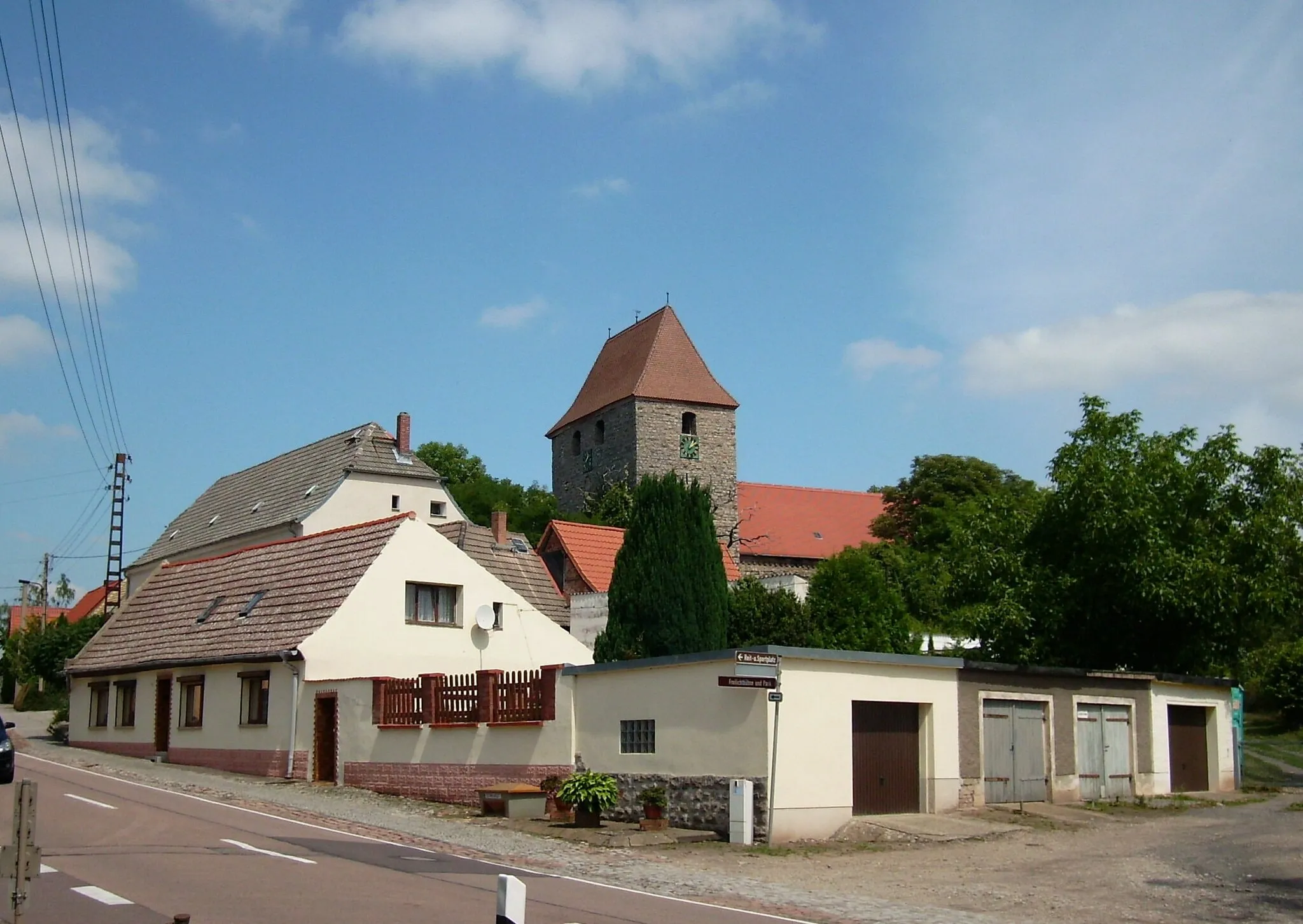 Photo showing: View of the church in Beesenlaublingen (Könnern, district of Salzlandkreis, Saxony-Anhalt)