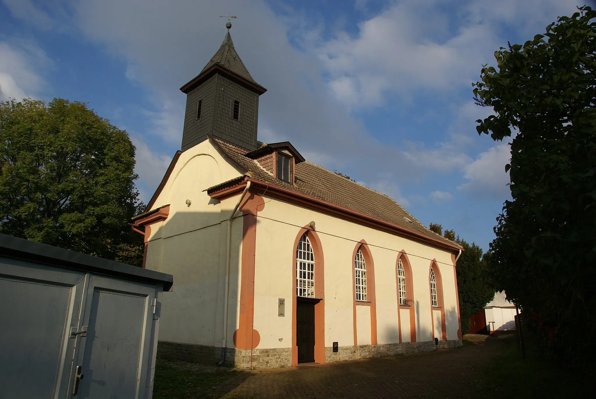 Photo showing: Die evangelische Dorfkirche St.Katharina in Benndorf im Landkreis Mansfeld-Südharz. Ansicht vom Süden