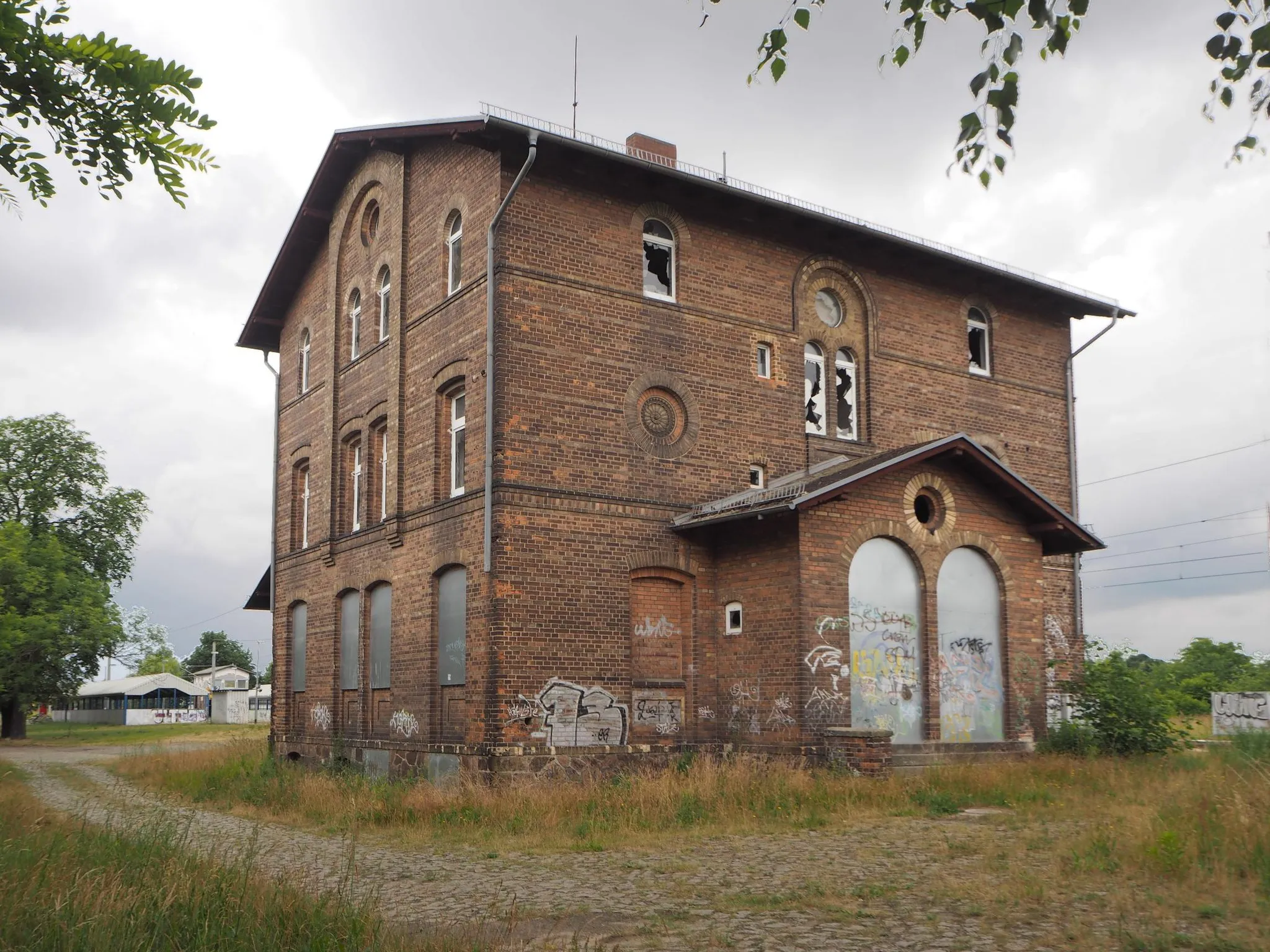 Photo showing: Bergwitz (Sachsen-Anhalt), Ehem. Bahnhofgebäude,  Foto: Juni 2015