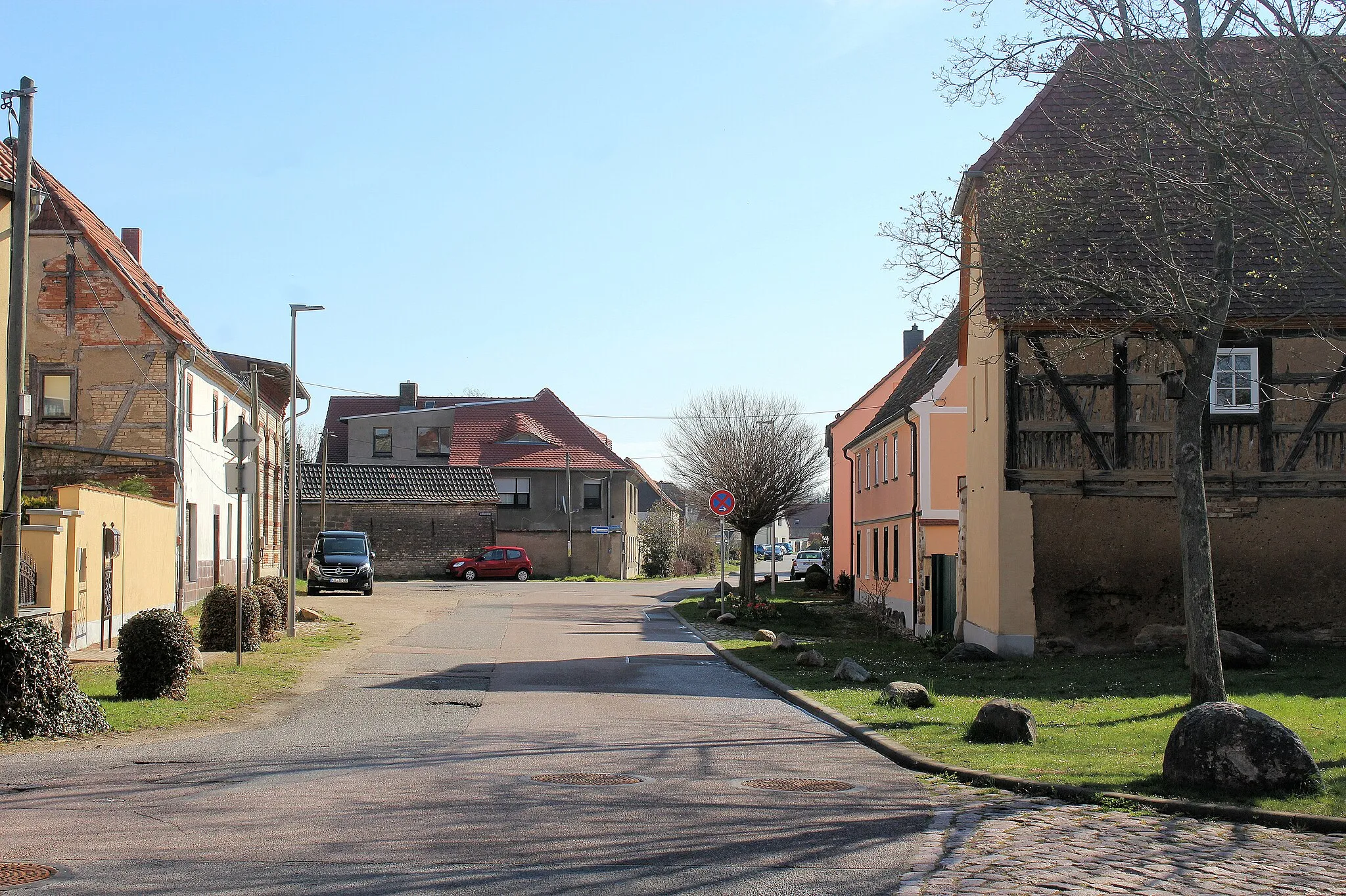 Photo showing: Dieskau, the Benndorfer Straße