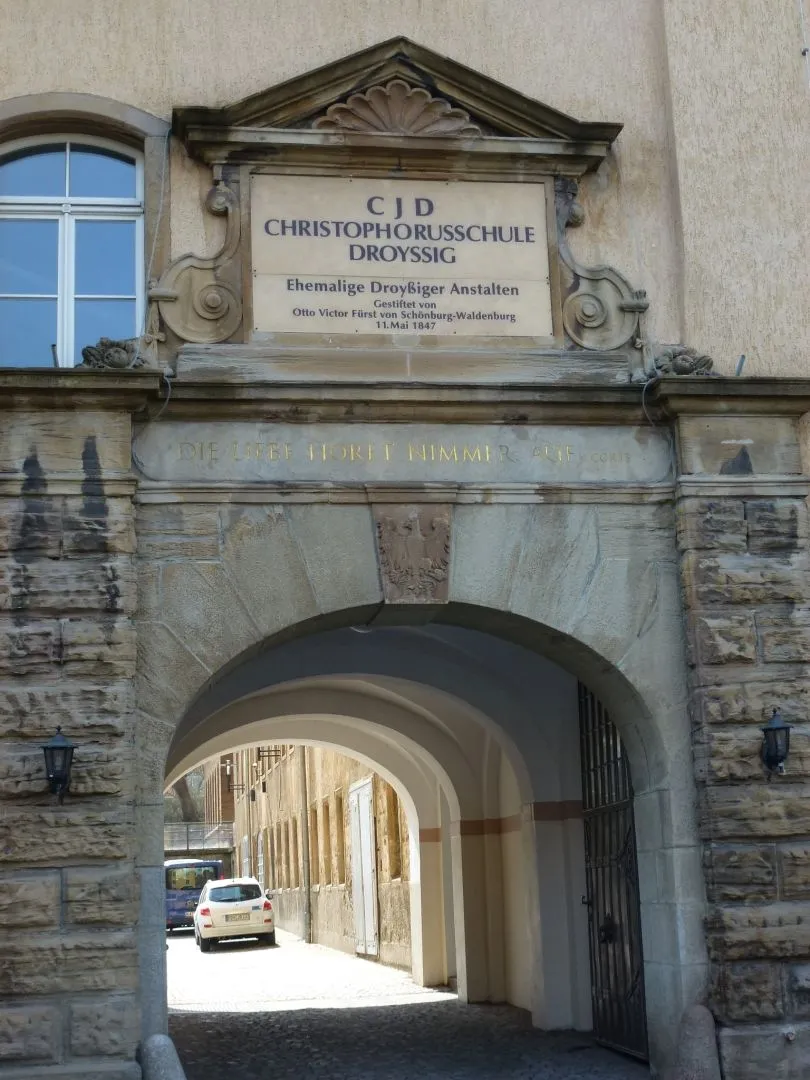 Photo showing: Tor der Christophorusschule in Droyßig