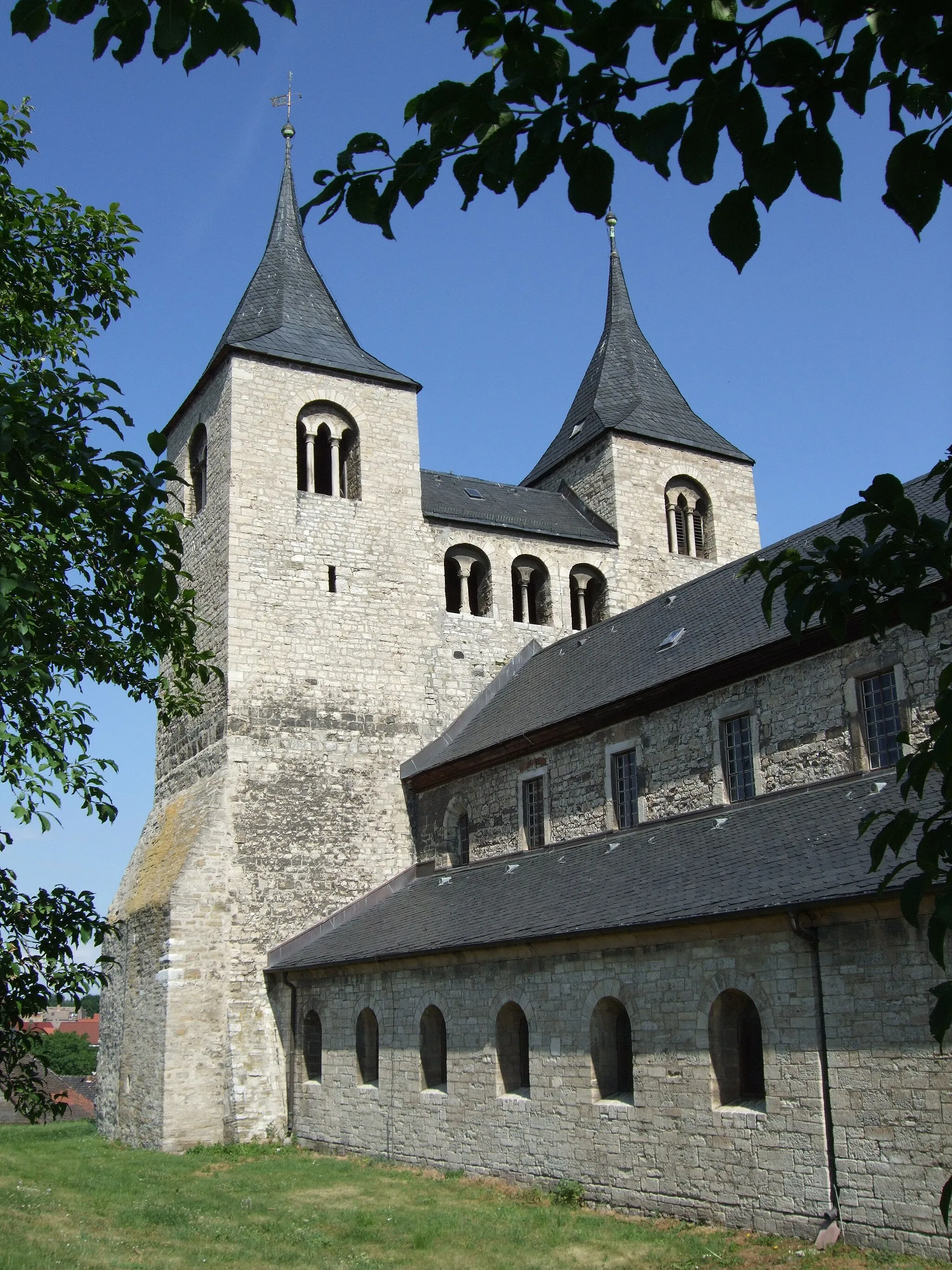 Photo showing: Collegiate churche in Frose, Sachsen-Anhalt, Germany. Romance, view from southeast