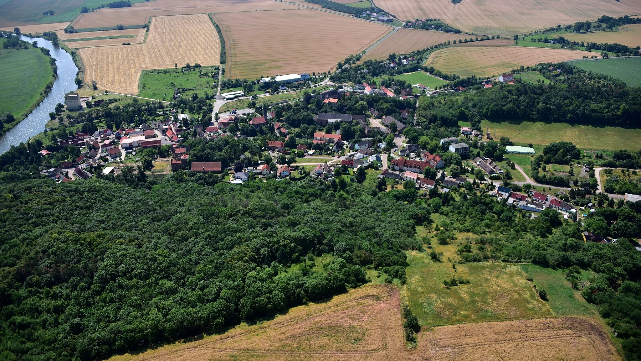 Photo showing: Friedeburg (Saale), Luftaufnahme (2017)
