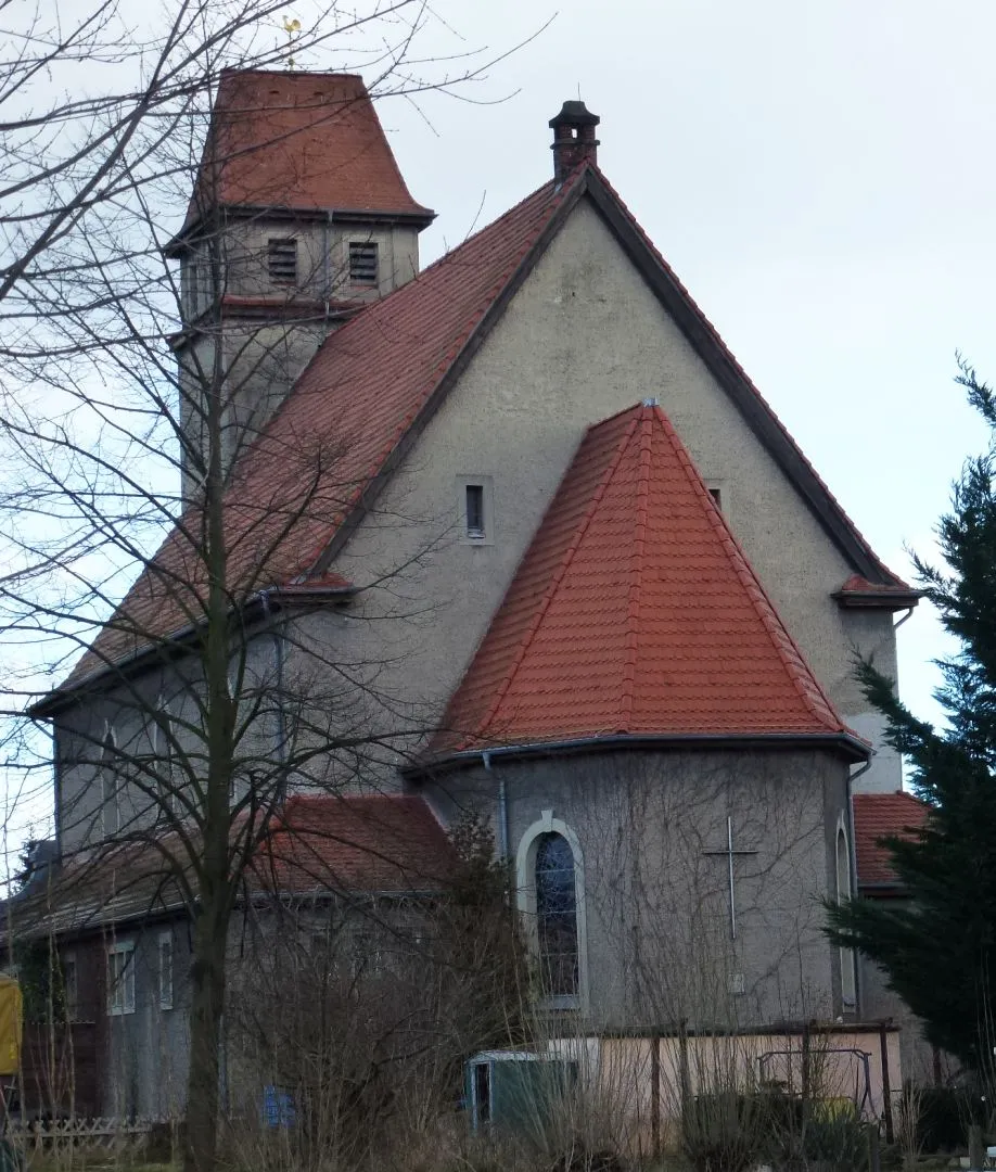 Photo showing: Katholische Heilig-Geist-Kirche in Greppin, Wolfener Straße 58. 1917 eingeweiht, 2017 profaniert.